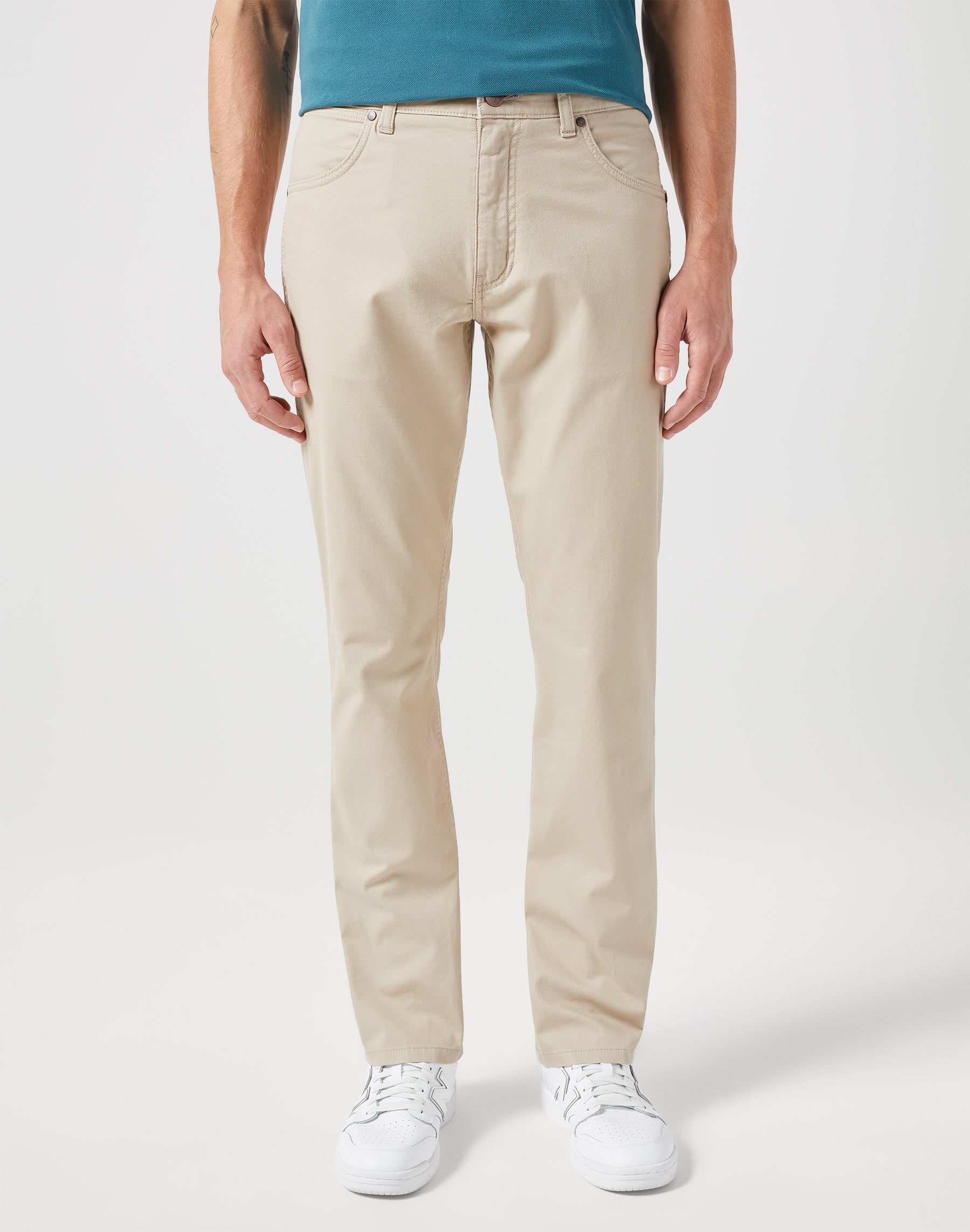 Greensboro Low Stretch in Plaza Taupe Hosen Wrangler