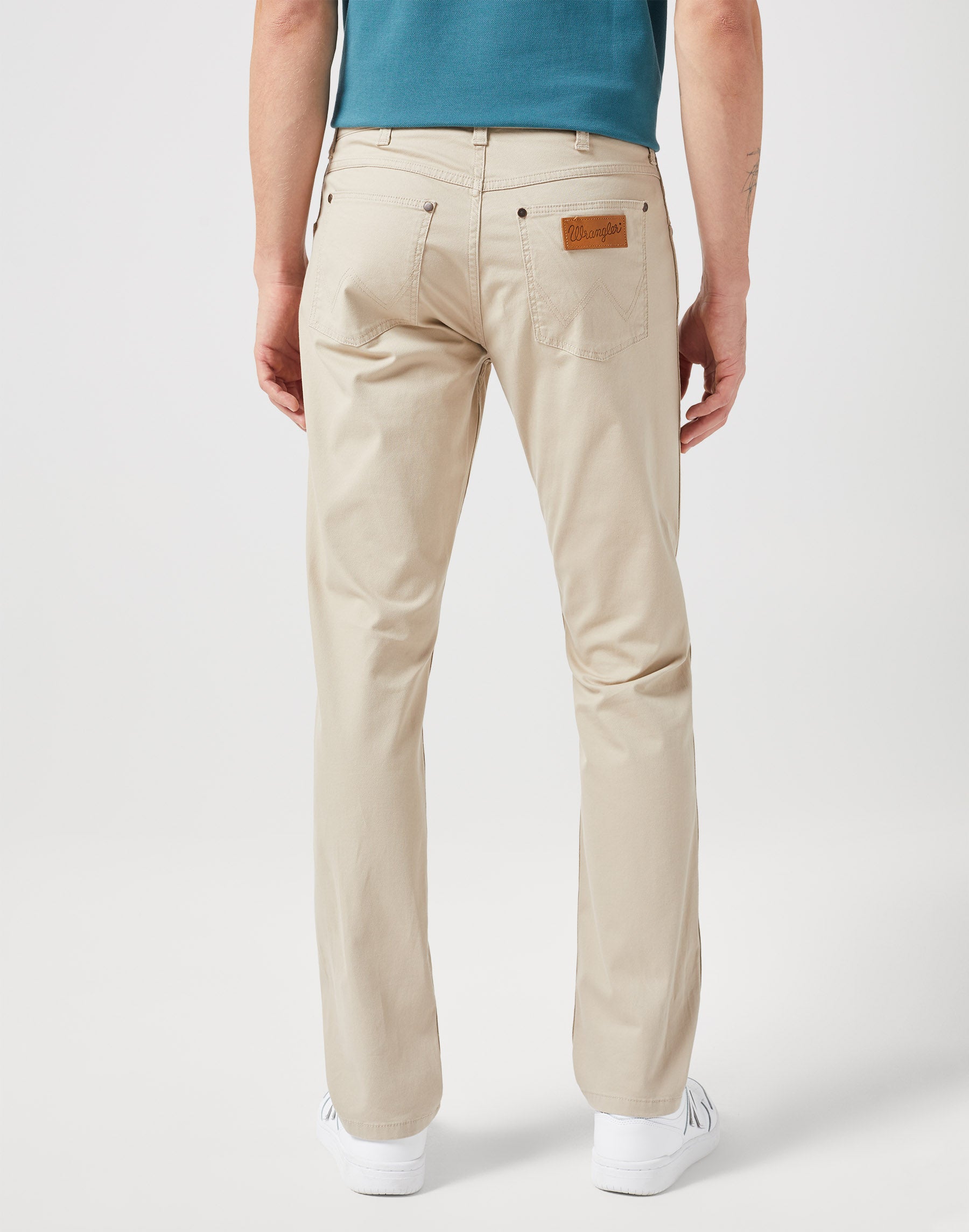 Greensboro Low Stretch in Plaza Taupe Hosen Wrangler