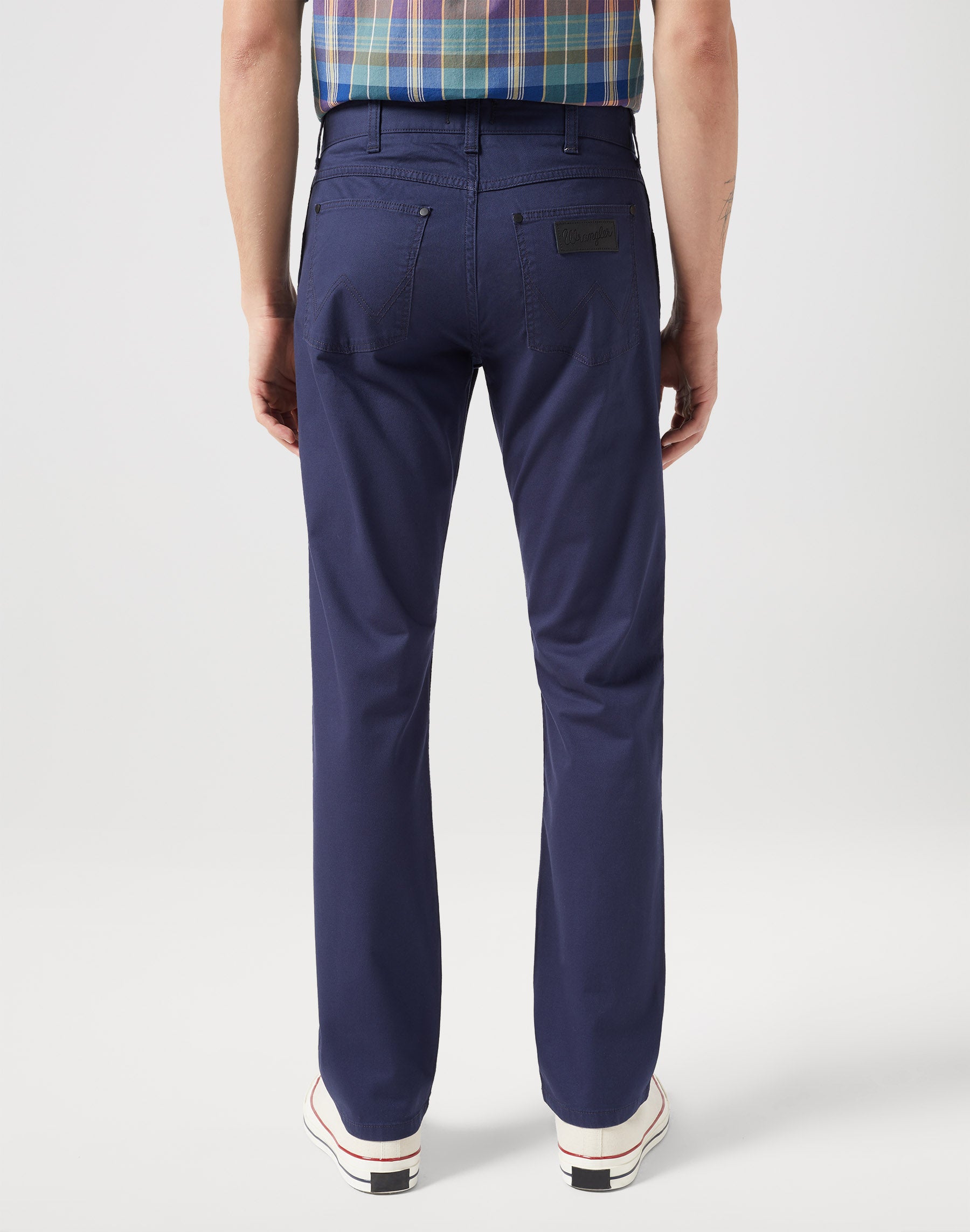 Greensboro Low Stretch in Dark Navy Hosen Wrangler