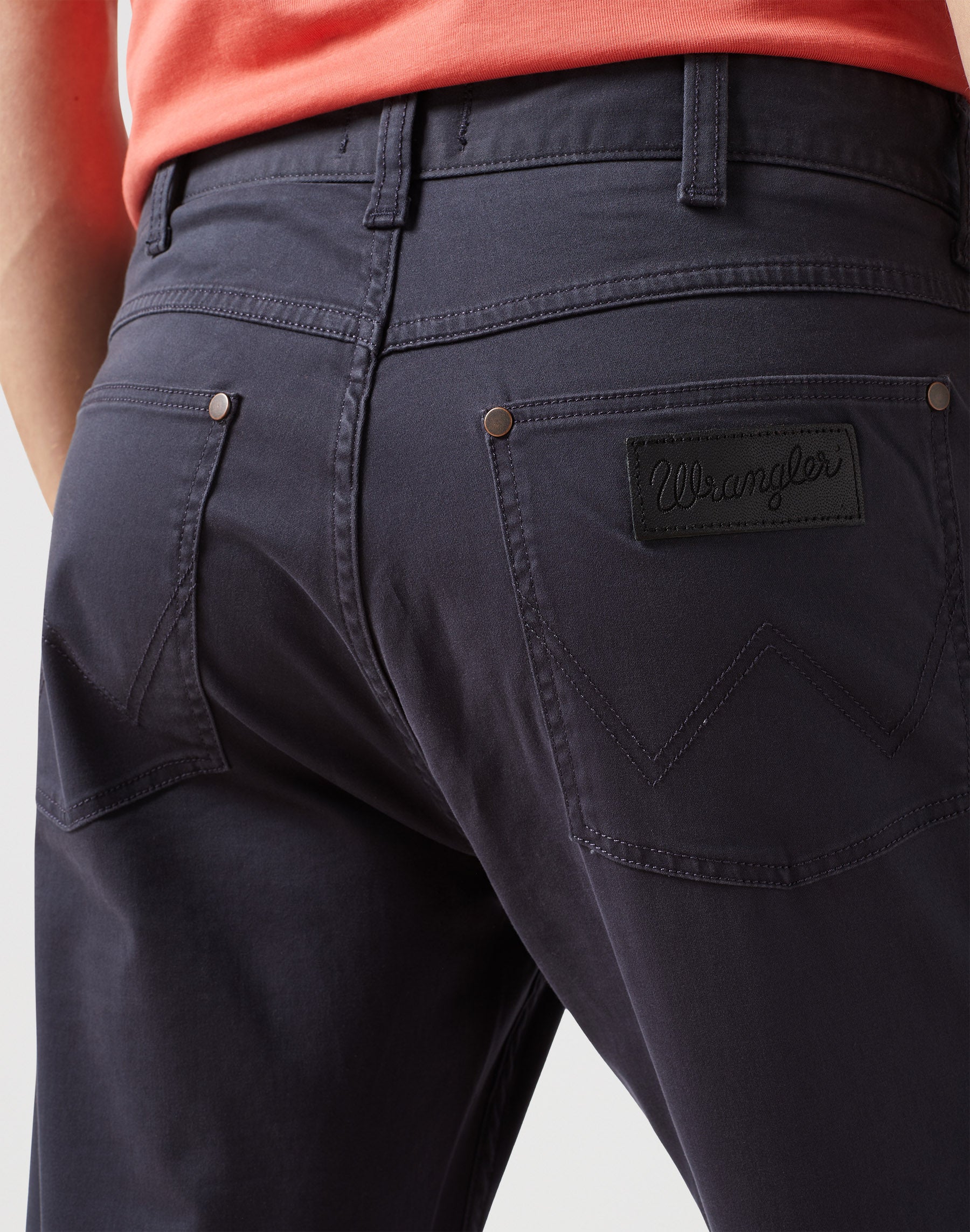 Greensboro in Dark Navy Hosen Wrangler