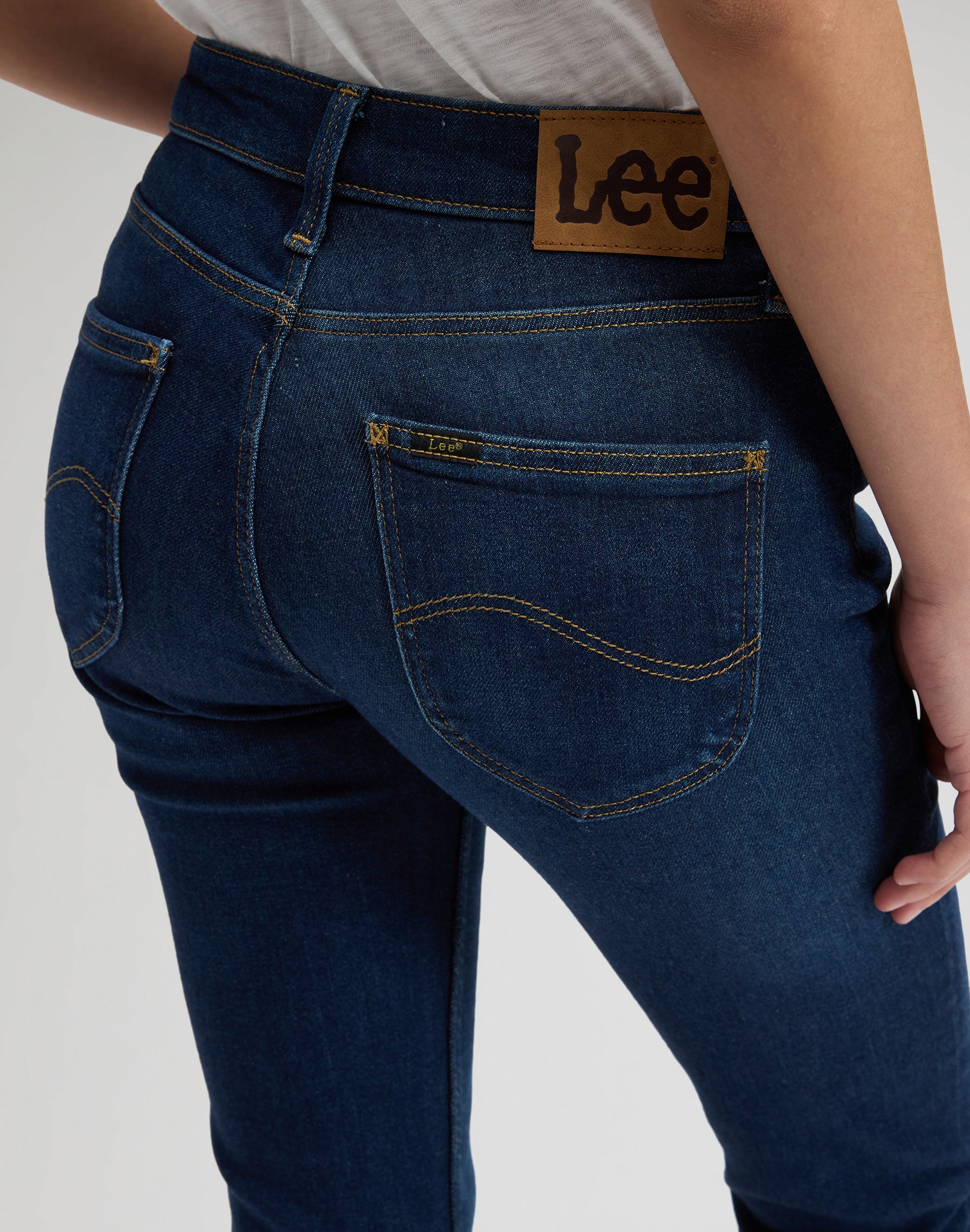 Marion Straight in Rain Falls Jeans Lee