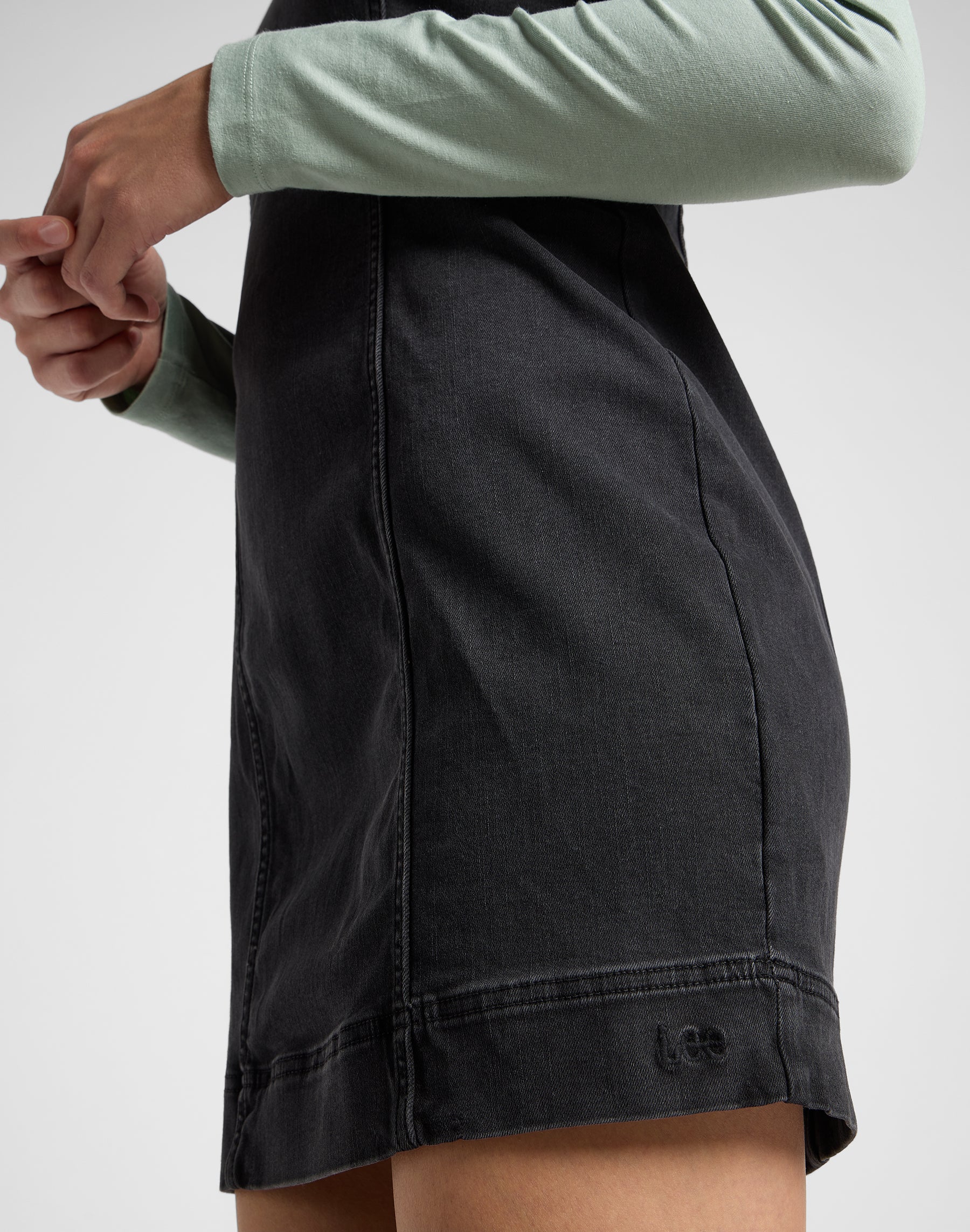 Foreverfit Dress in Black Avery Kleider Lee