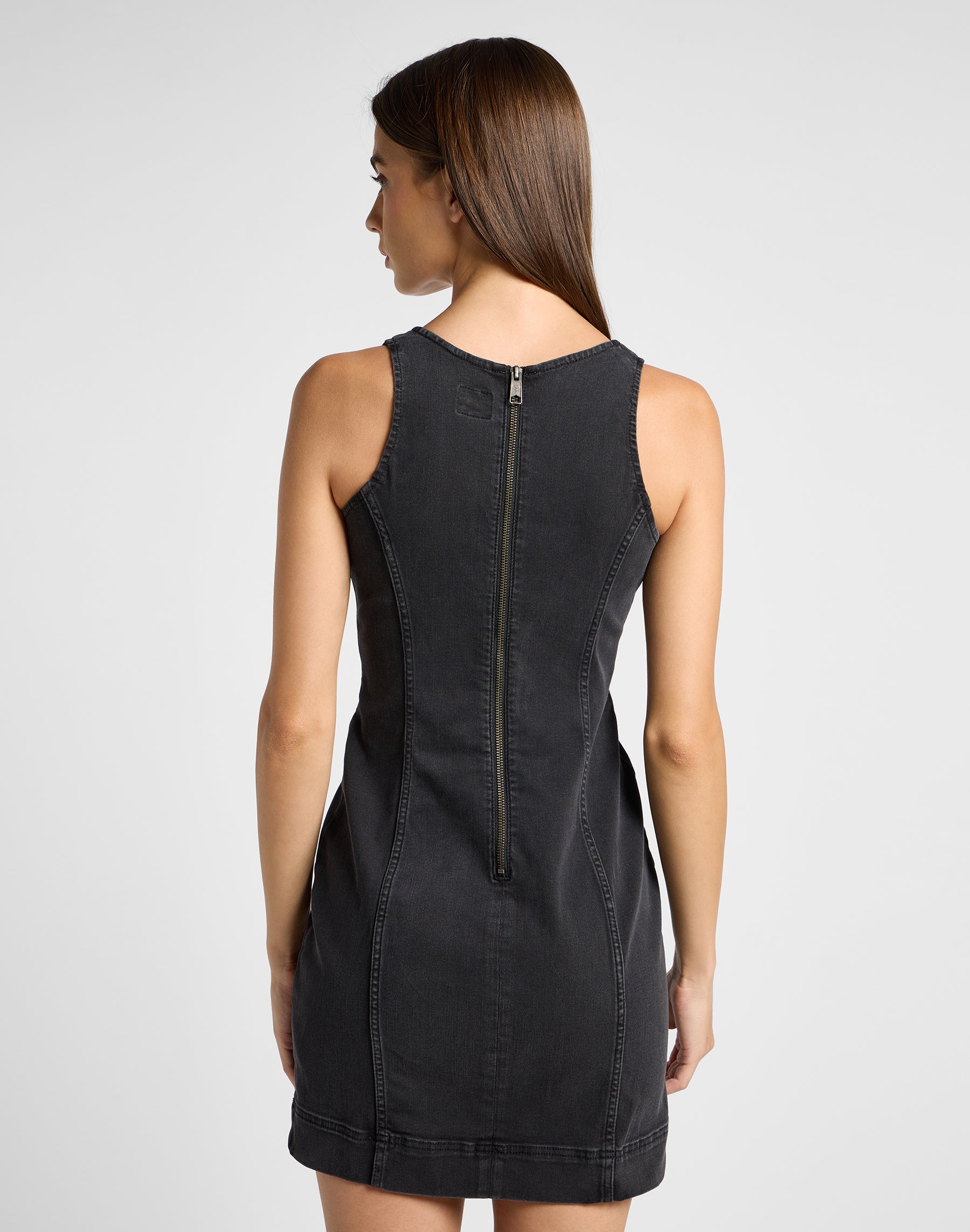 Foreverfit Dress in Black Avery Kleider Lee