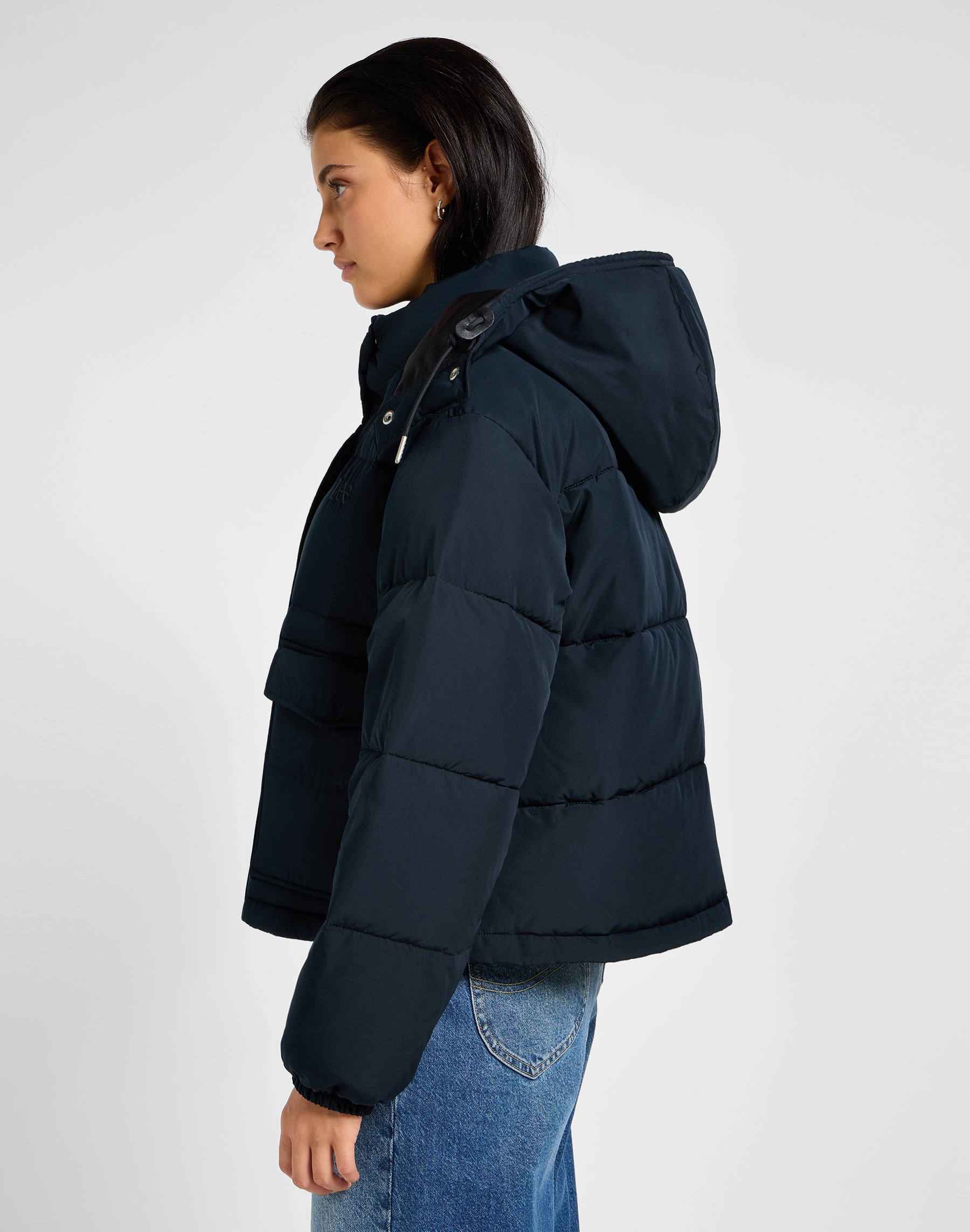 Hooded Short Puffer in Unionall Black Jacken Lee