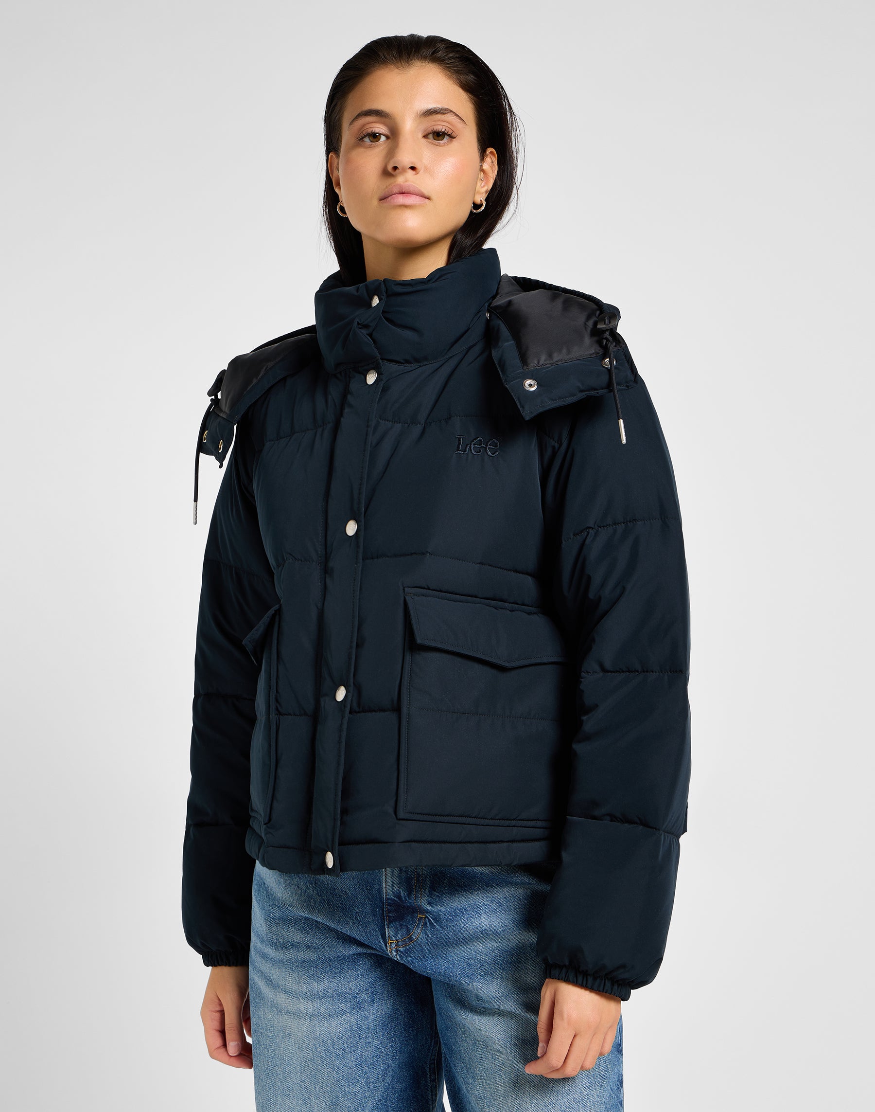 Hooded Short Puffer in Unionall Black Jacken Lee