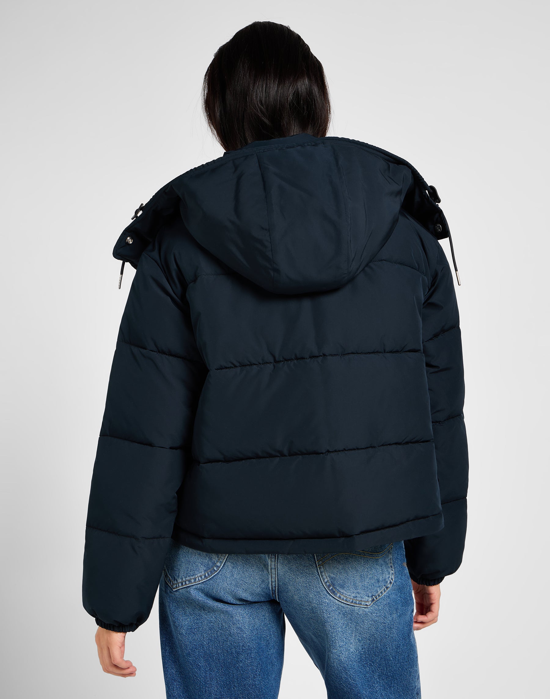 Hooded Short Puffer in Unionall Black Jacken Lee
