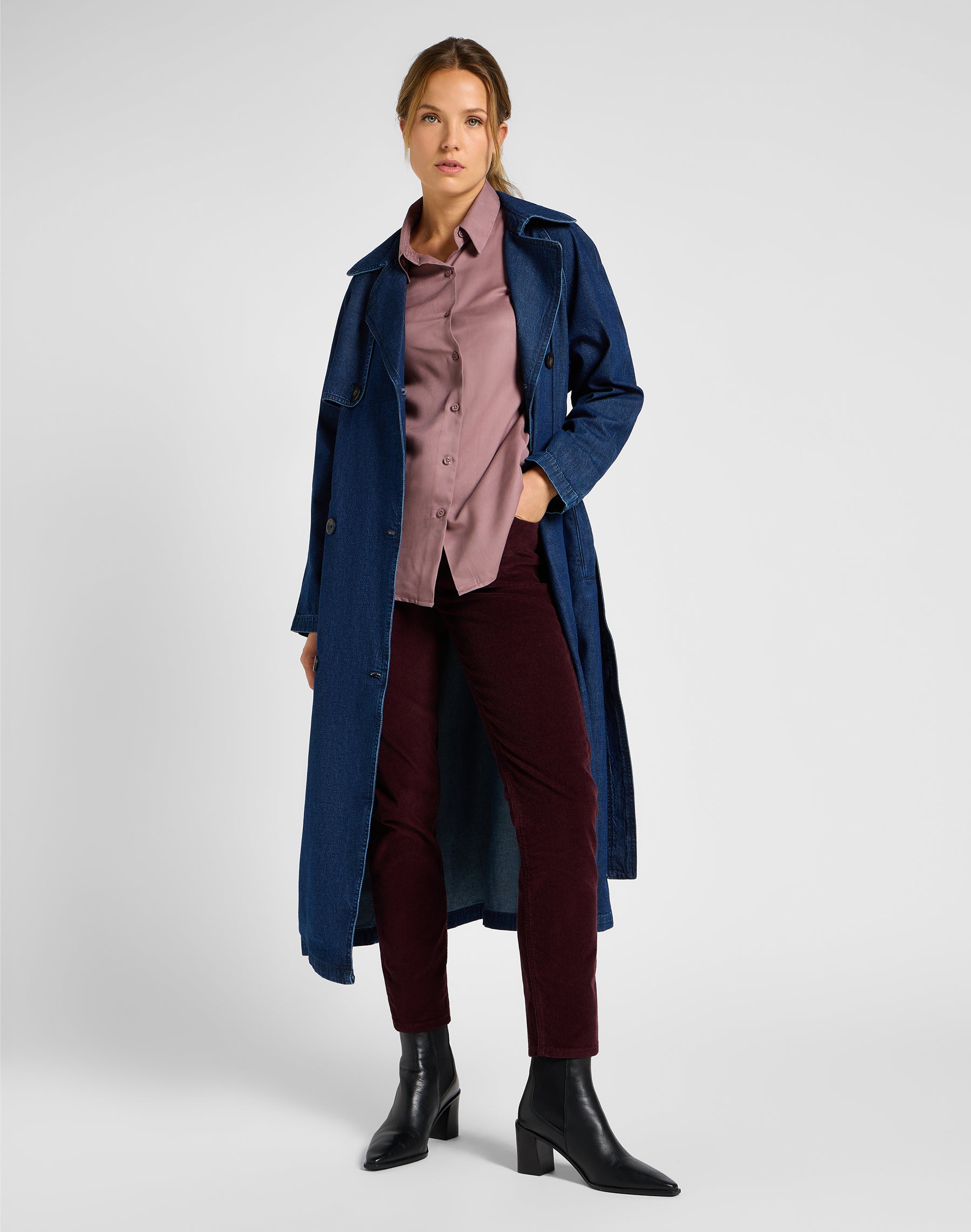 Carol in Velvet Beet Hosen Lee
