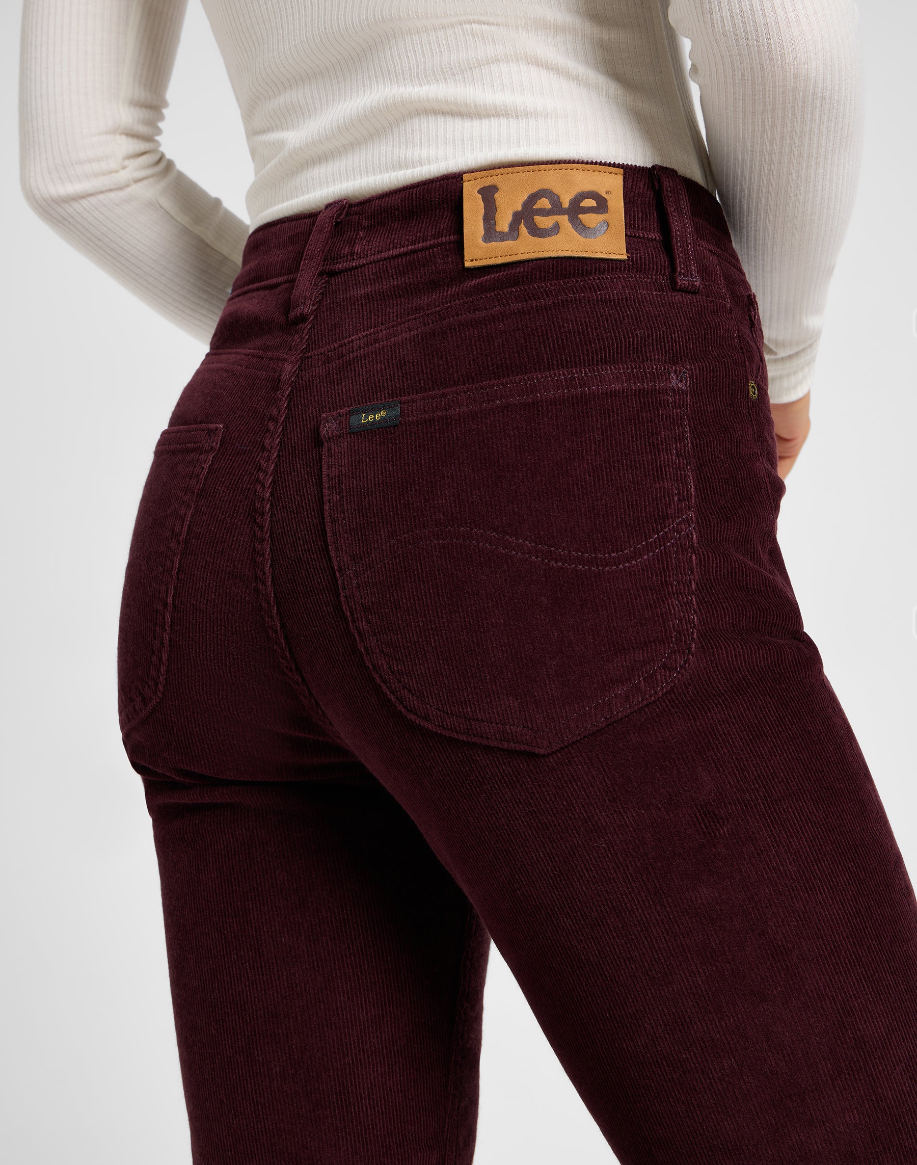 Carol in Velvet Beet Hosen Lee