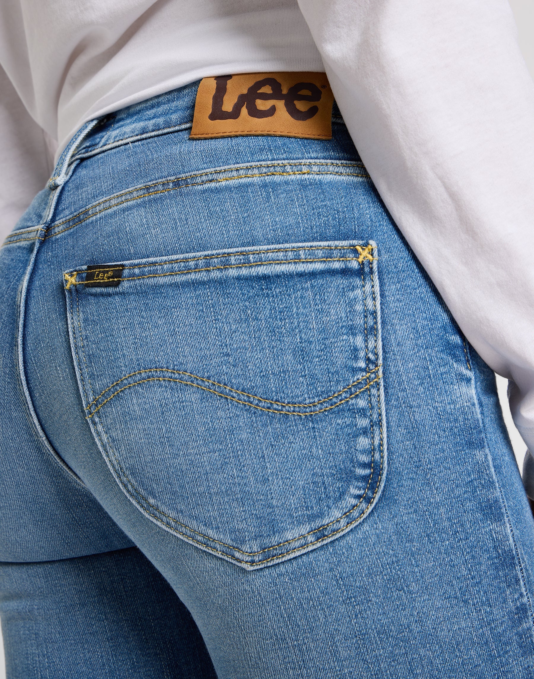 Elly in Holding Back Jeans Lee