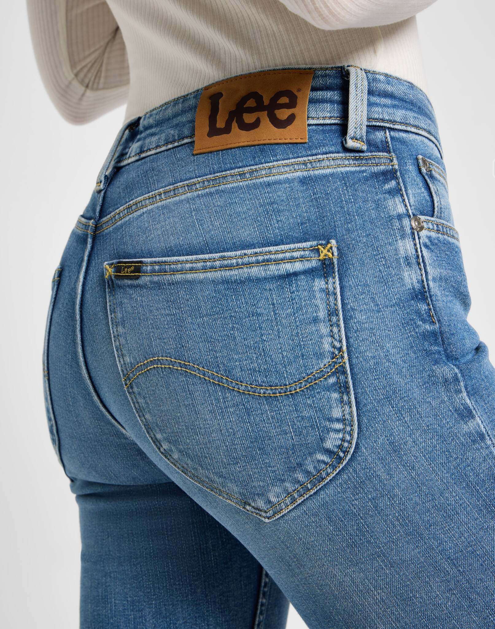 Marion Straight in Holding Back Jeans Lee