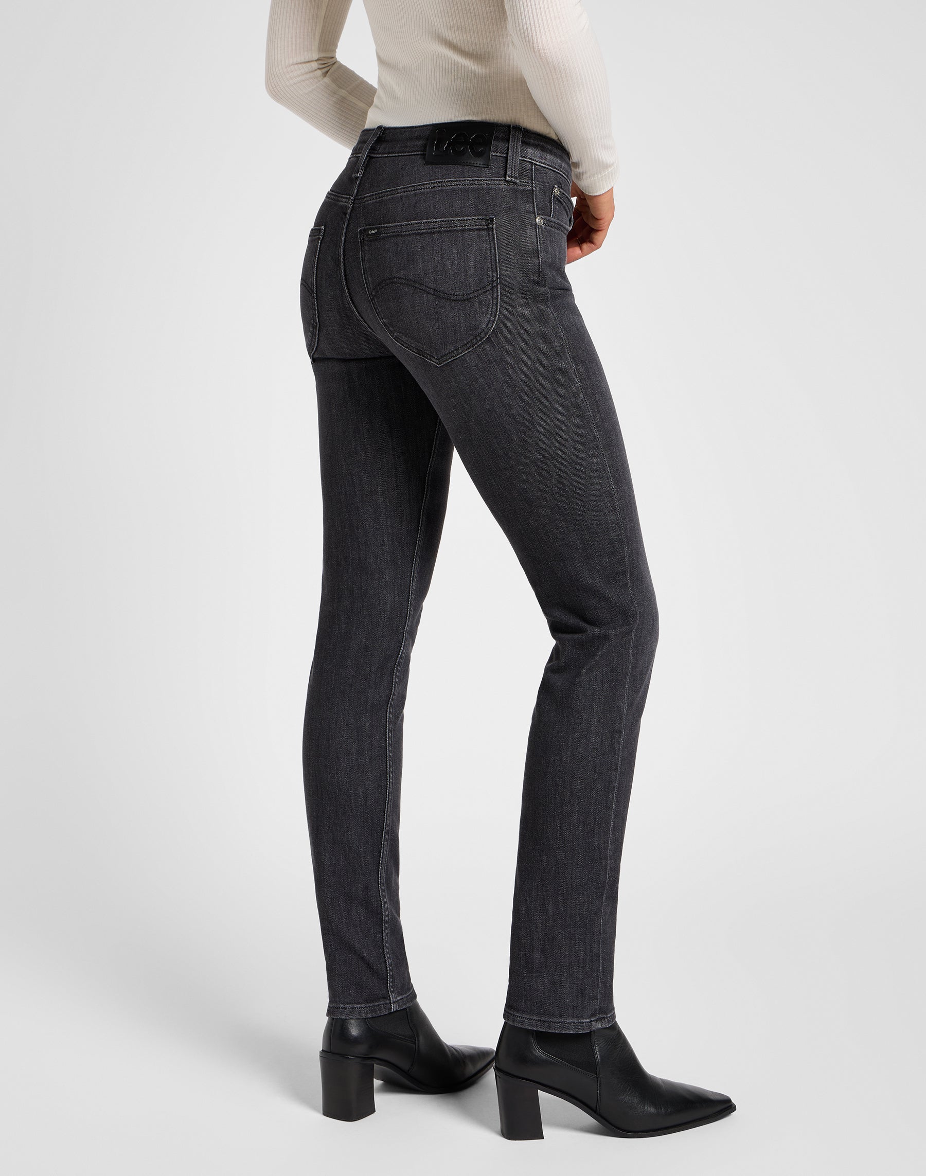 Elly in Last Strike Jeans Lee