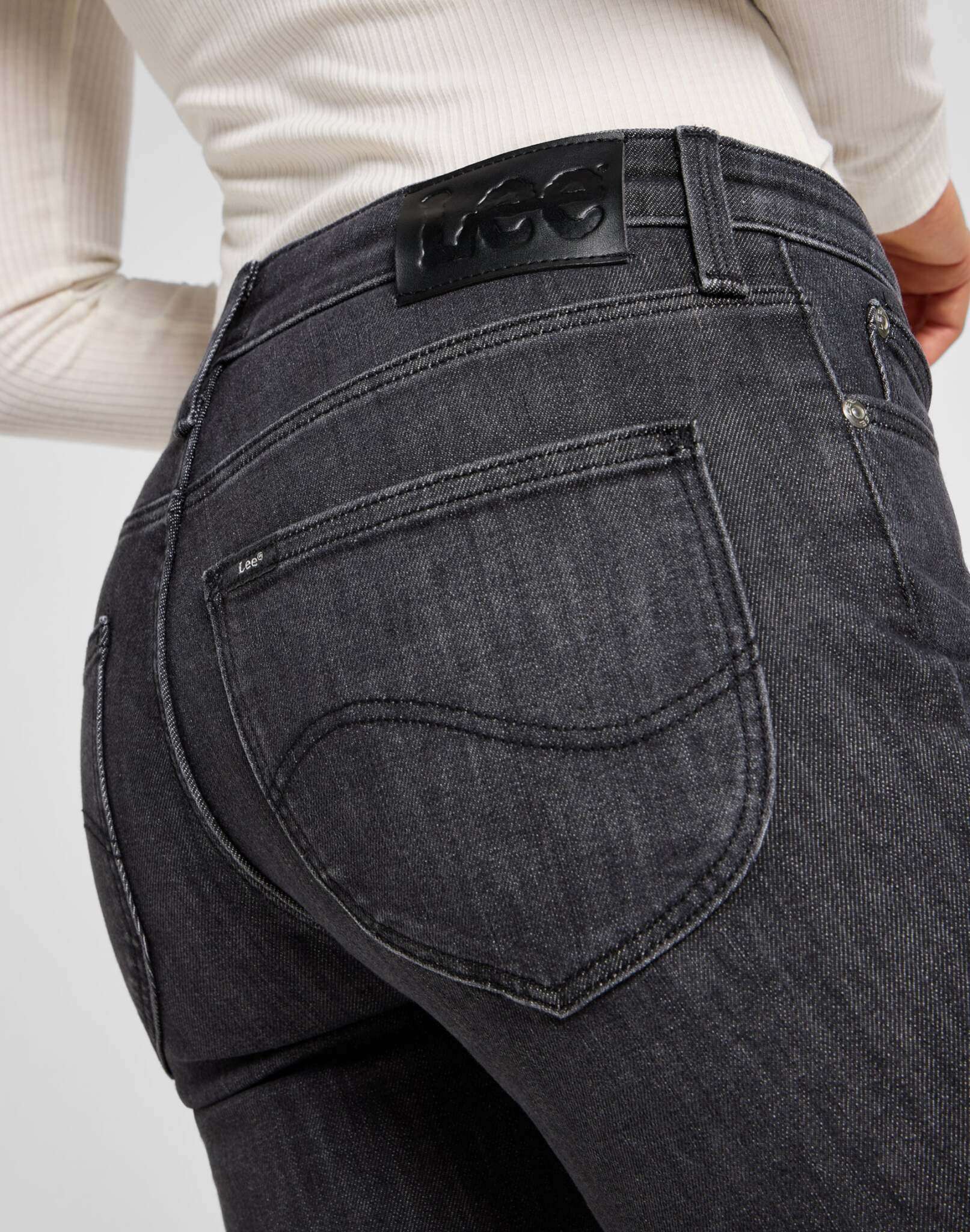 Elly in Last Strike Jeans Lee