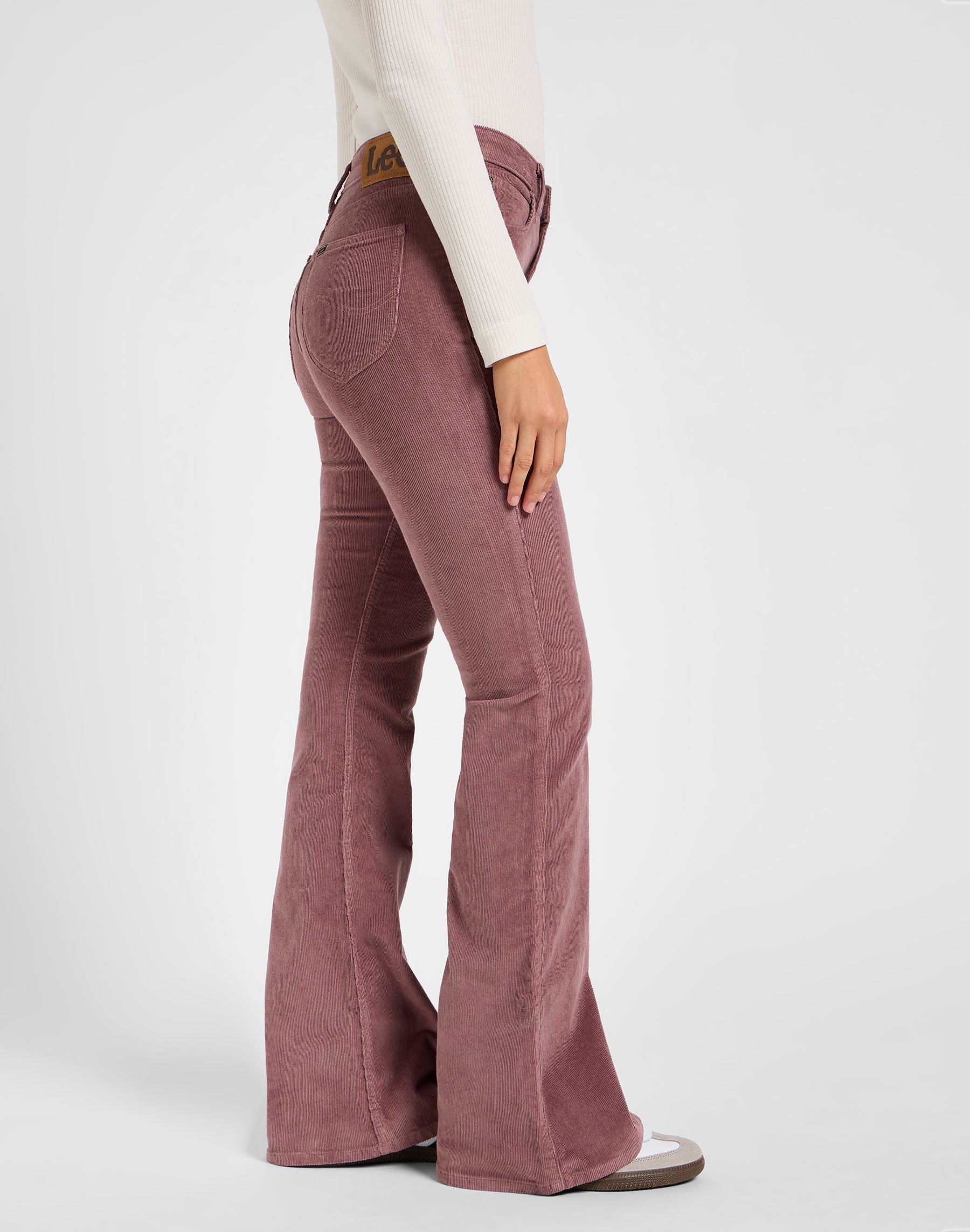 Breese in Dreamy Mauve Hosen Lee