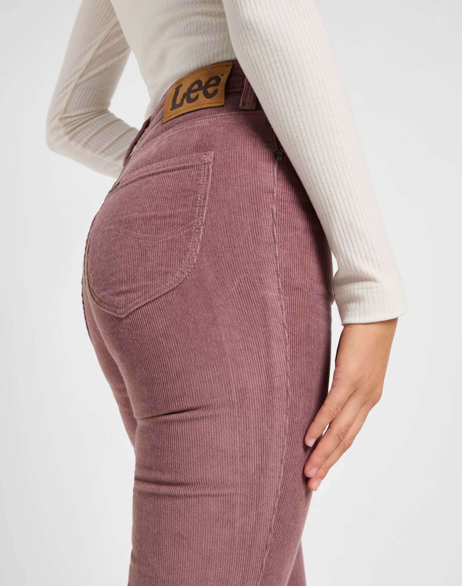 Breese in Dreamy Mauve Hosen Lee