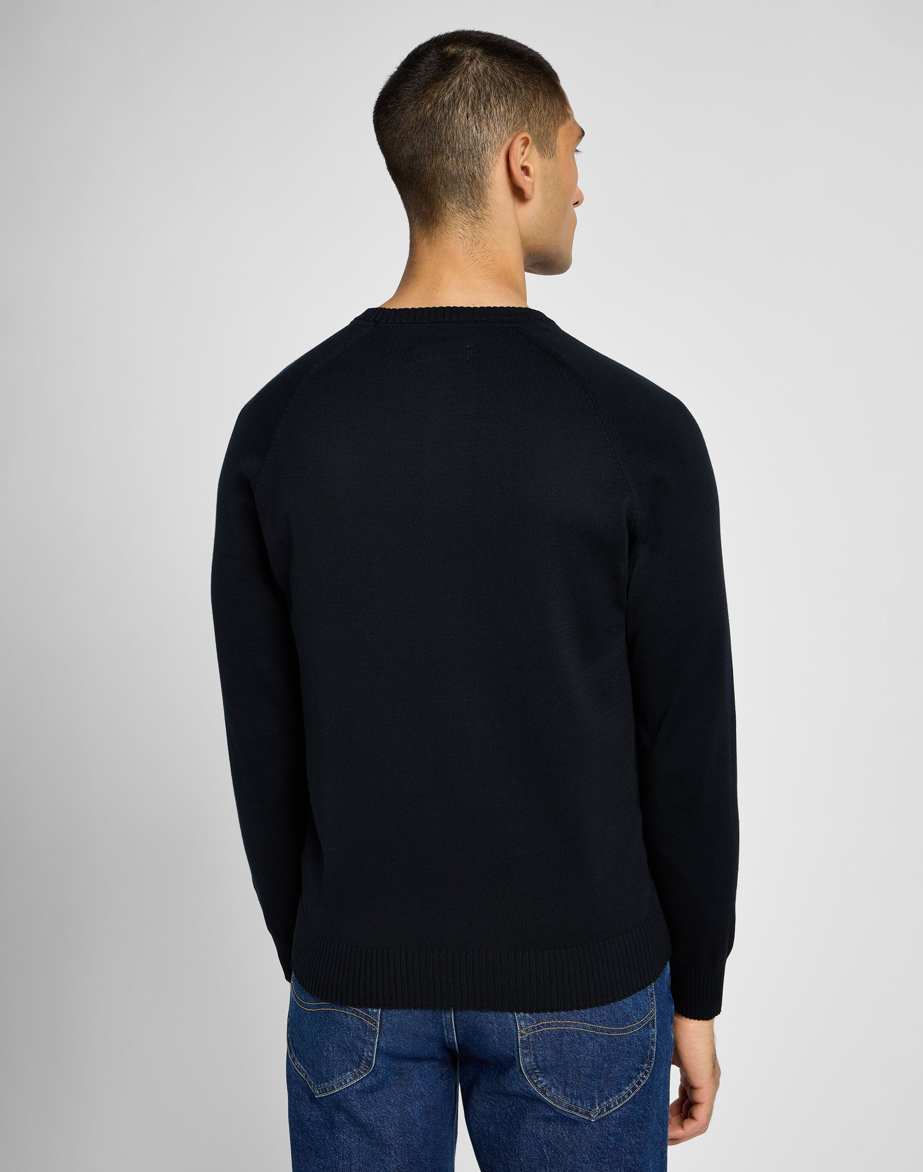Clean Raglan Sweater in Black Sweatshirts Lee