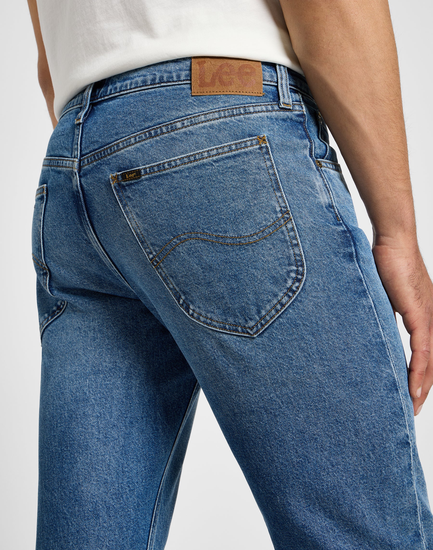 Daren Zip Fly in Riverway Jeans Lee