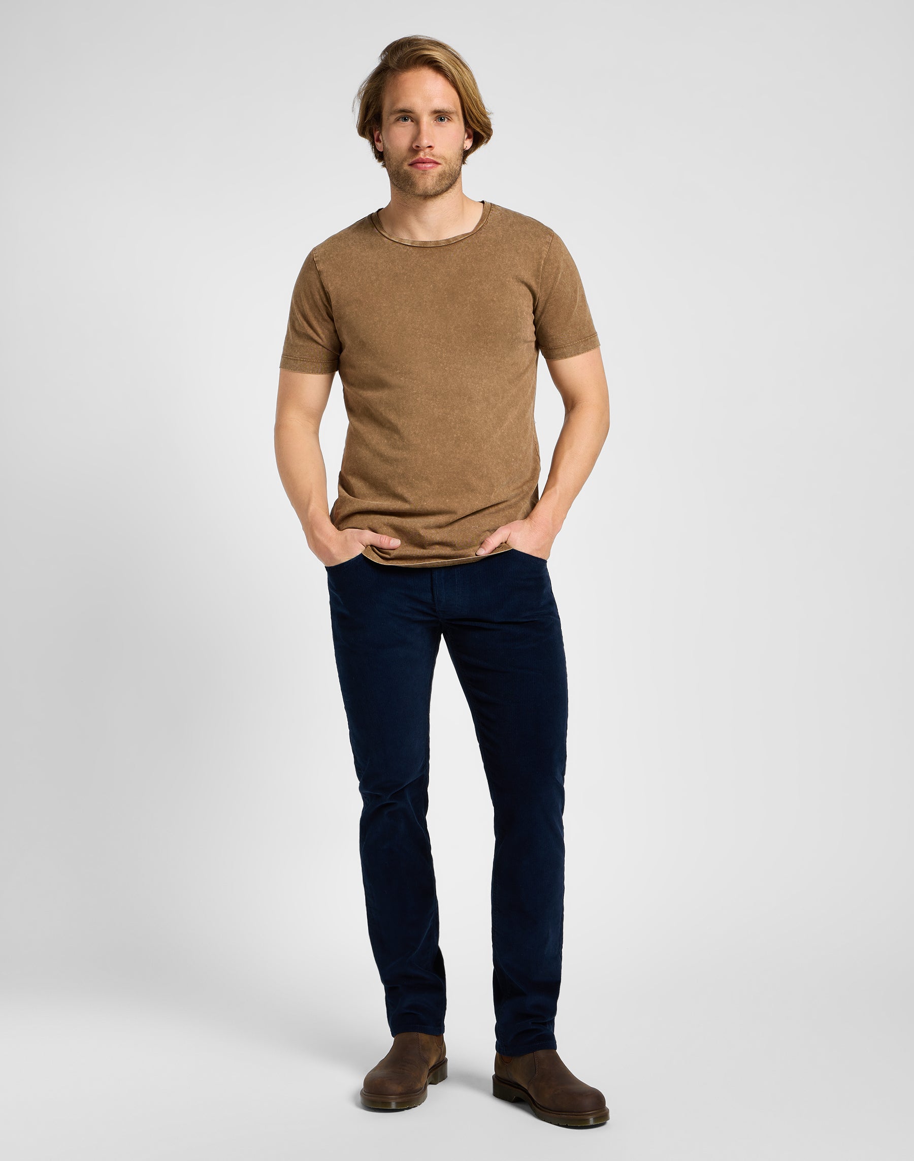 Daren Zip Fly in Rivet Navy Hosen Lee