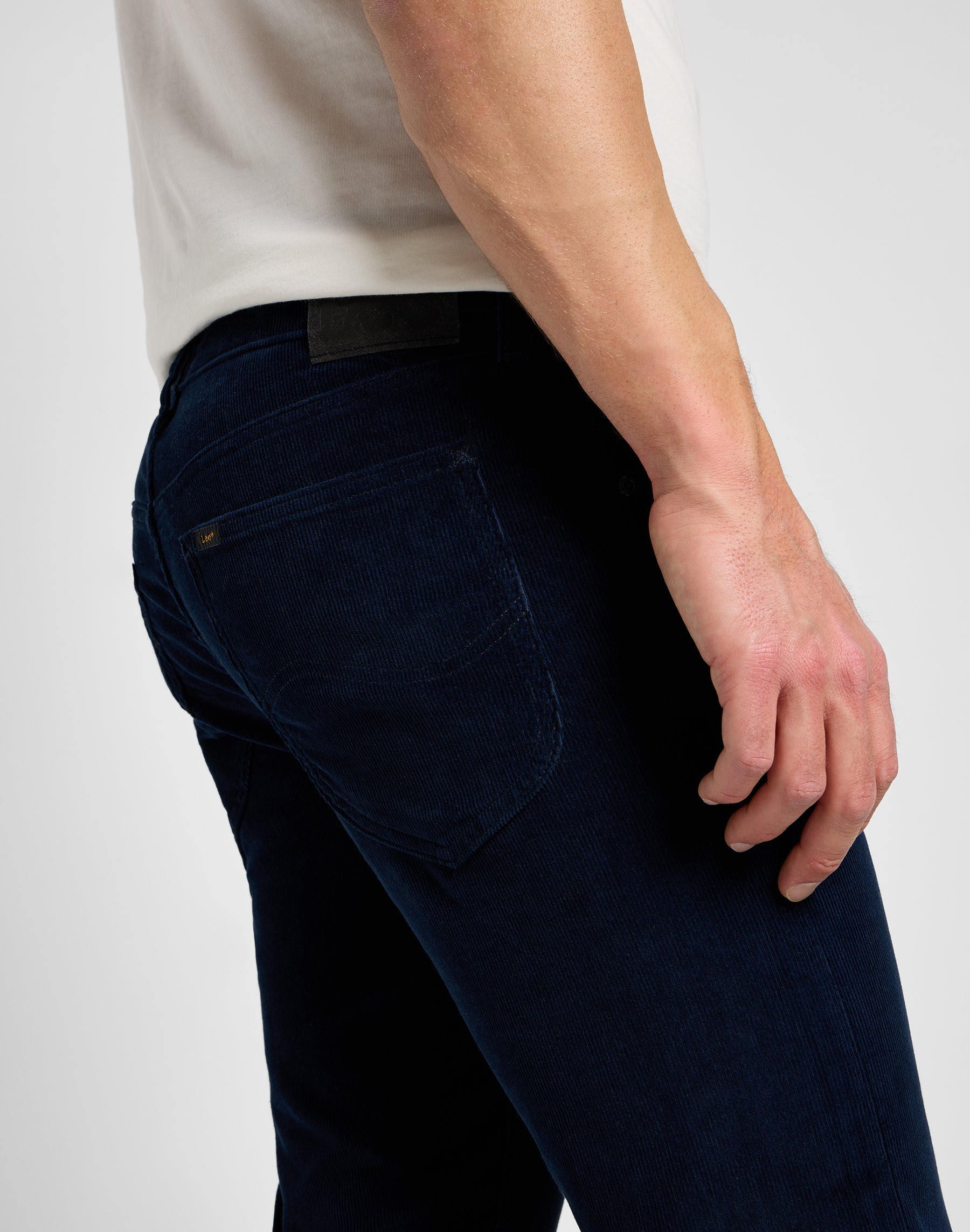 Daren Zip Fly in Rivet Navy Hosen Lee