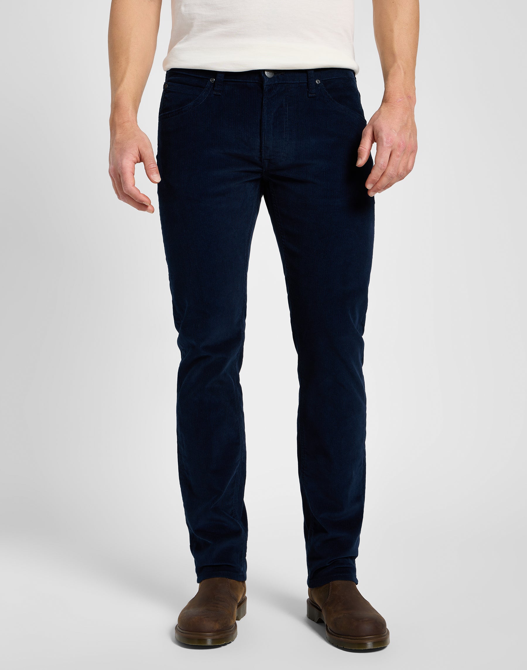 Daren Zip Fly in Rivet Navy Hosen Lee