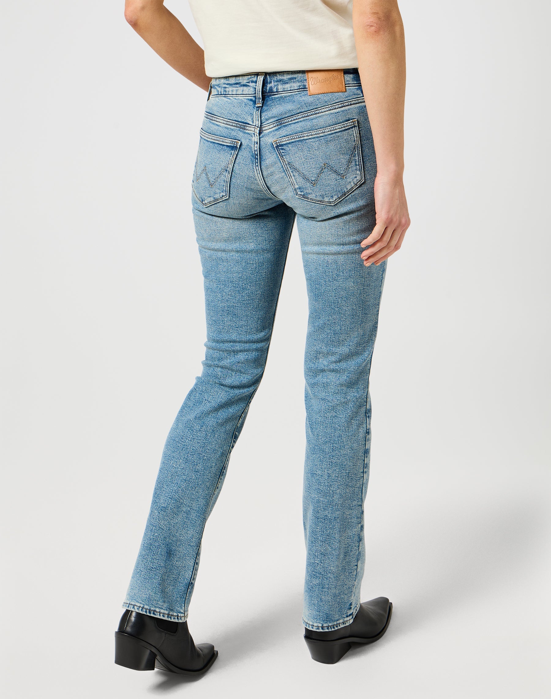 Bootcut in Iceberg Blue Jeans Wrangler