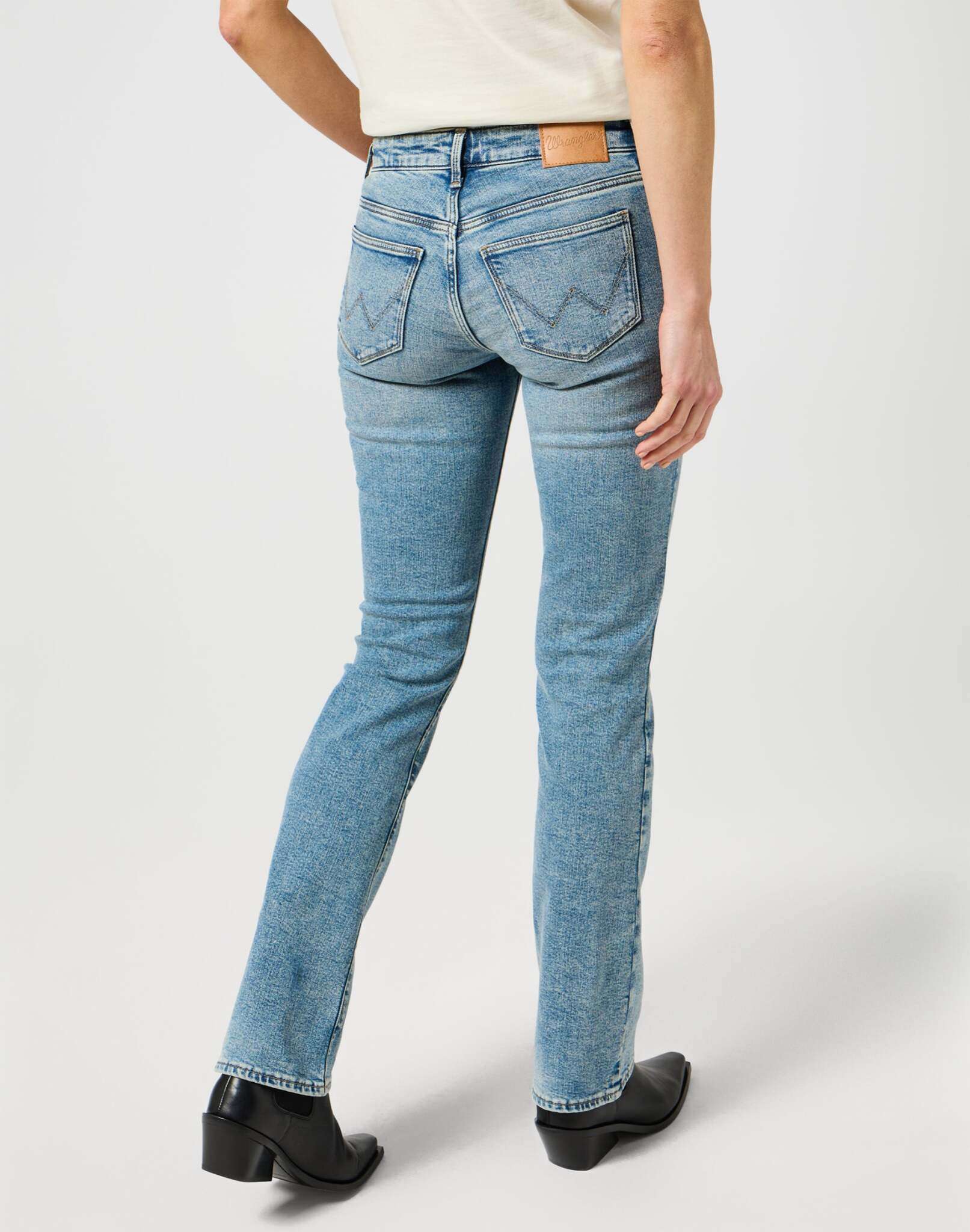 Bootcut in Iceberg Blue Jeans Wrangler