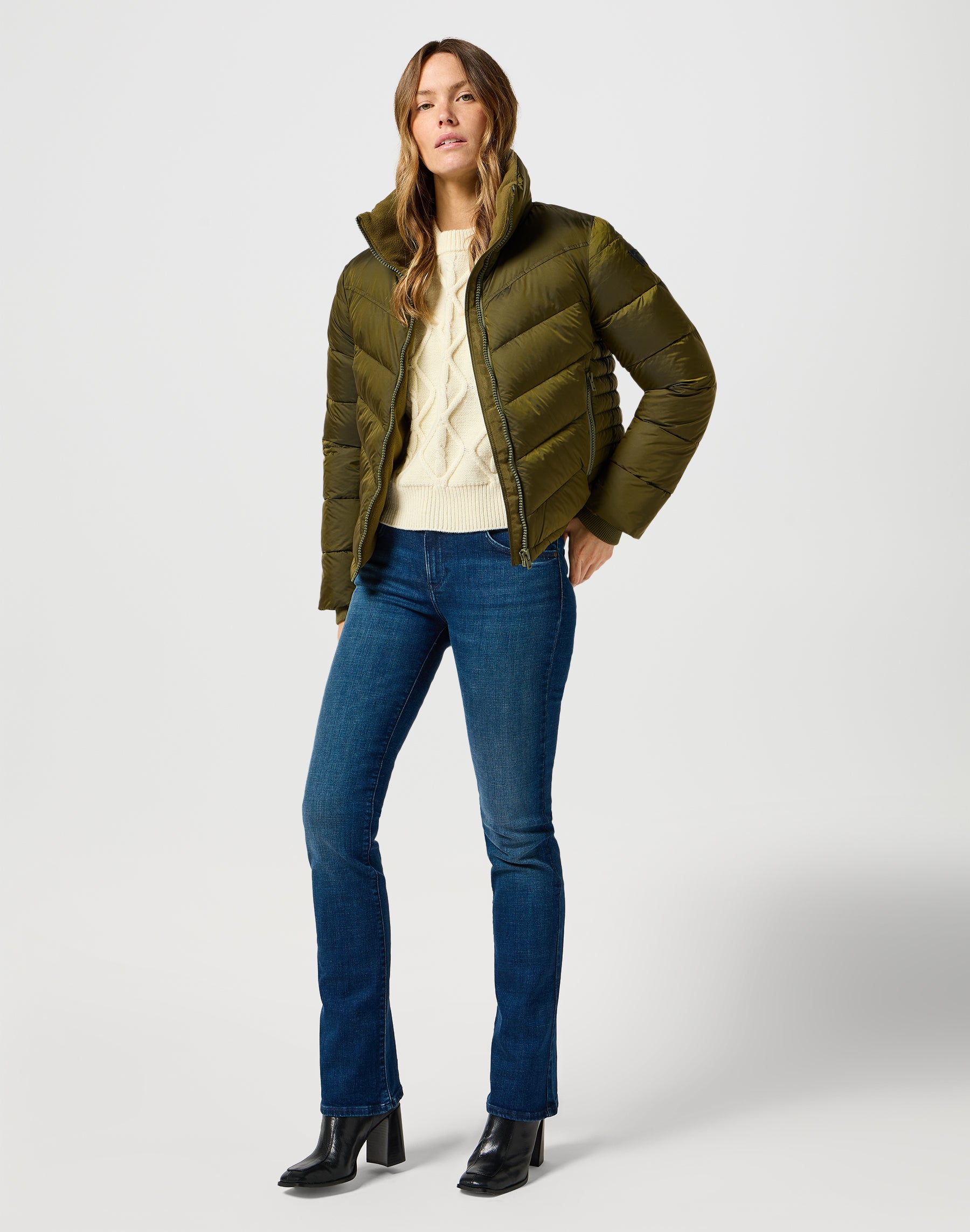 Short Puffer Jacket in Ivy Green Jacken Wrangler