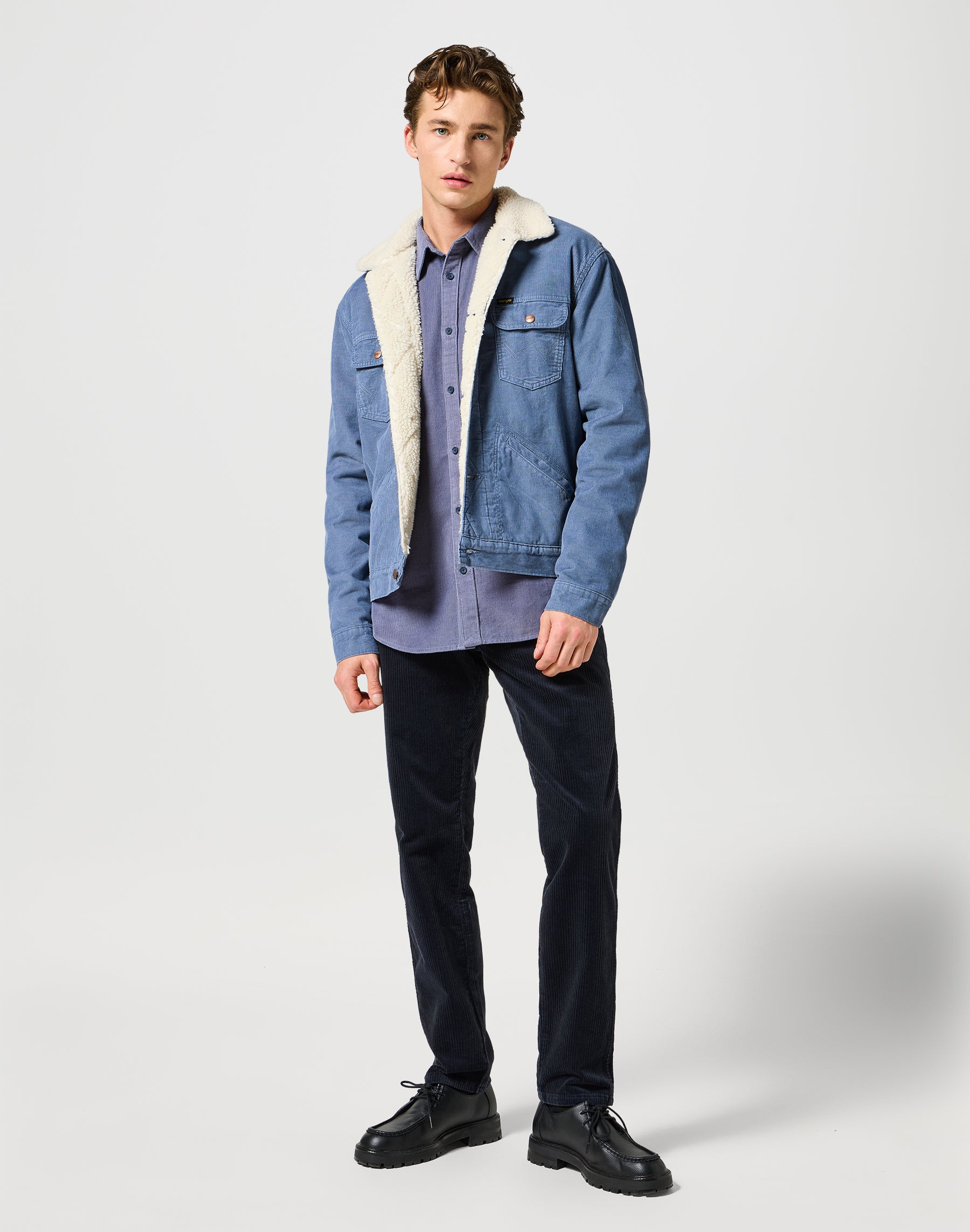 River in Dark Navy Hosen Wrangler