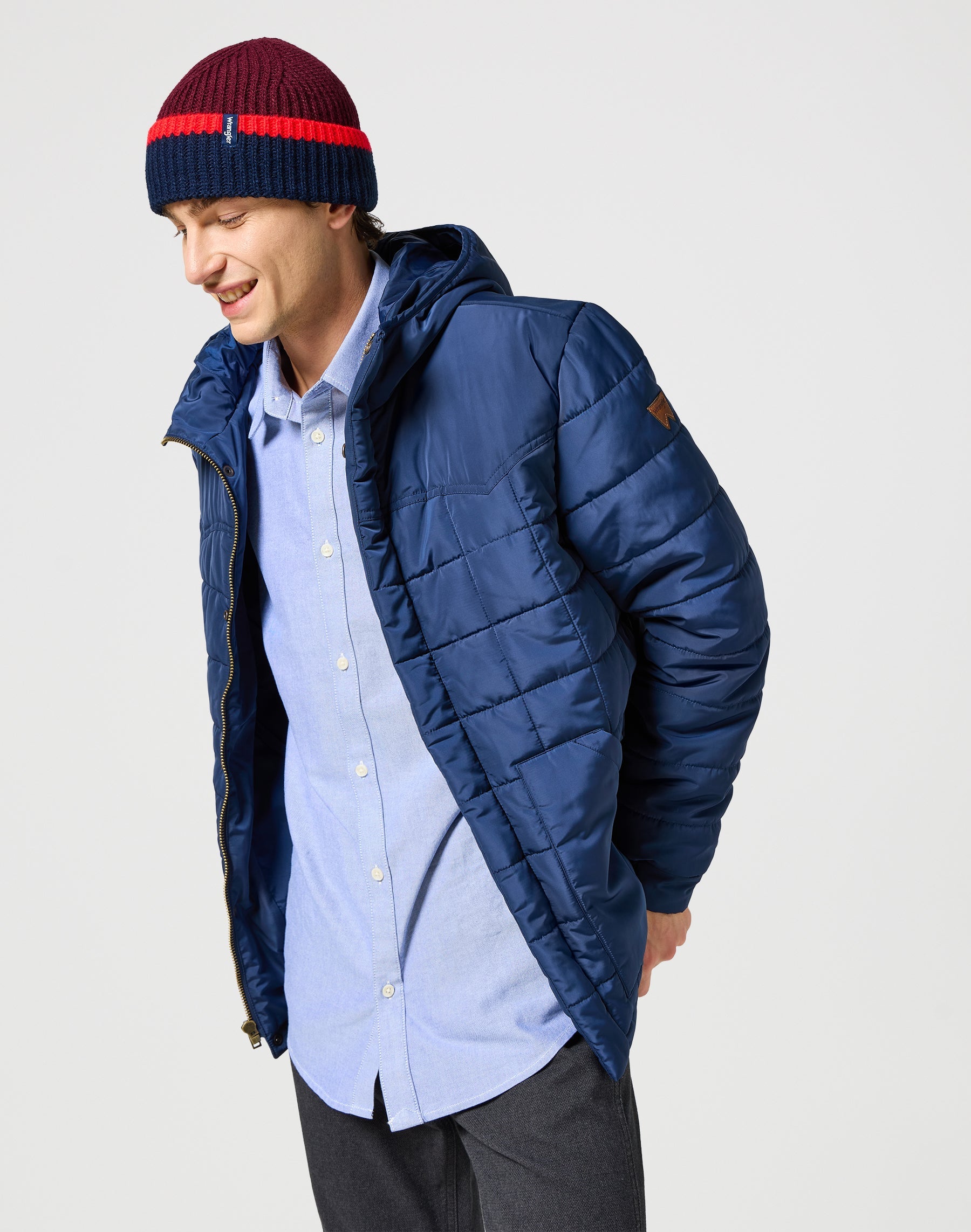 Sign Off Beanie in Dahlia Mützen Wrangler