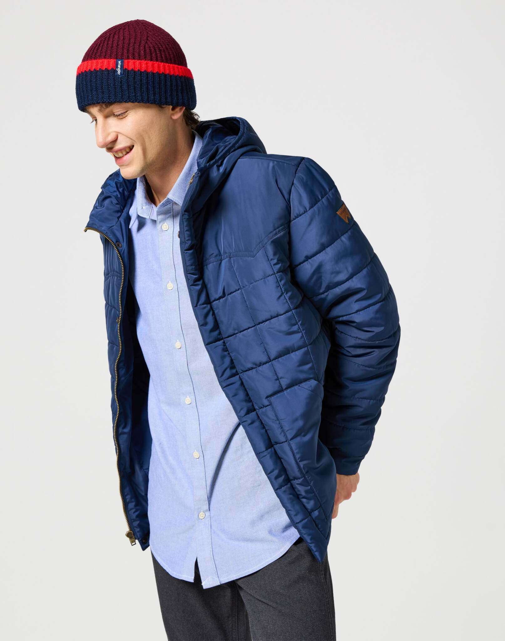 Sign Off Beanie in Dahlia Mützen Wrangler