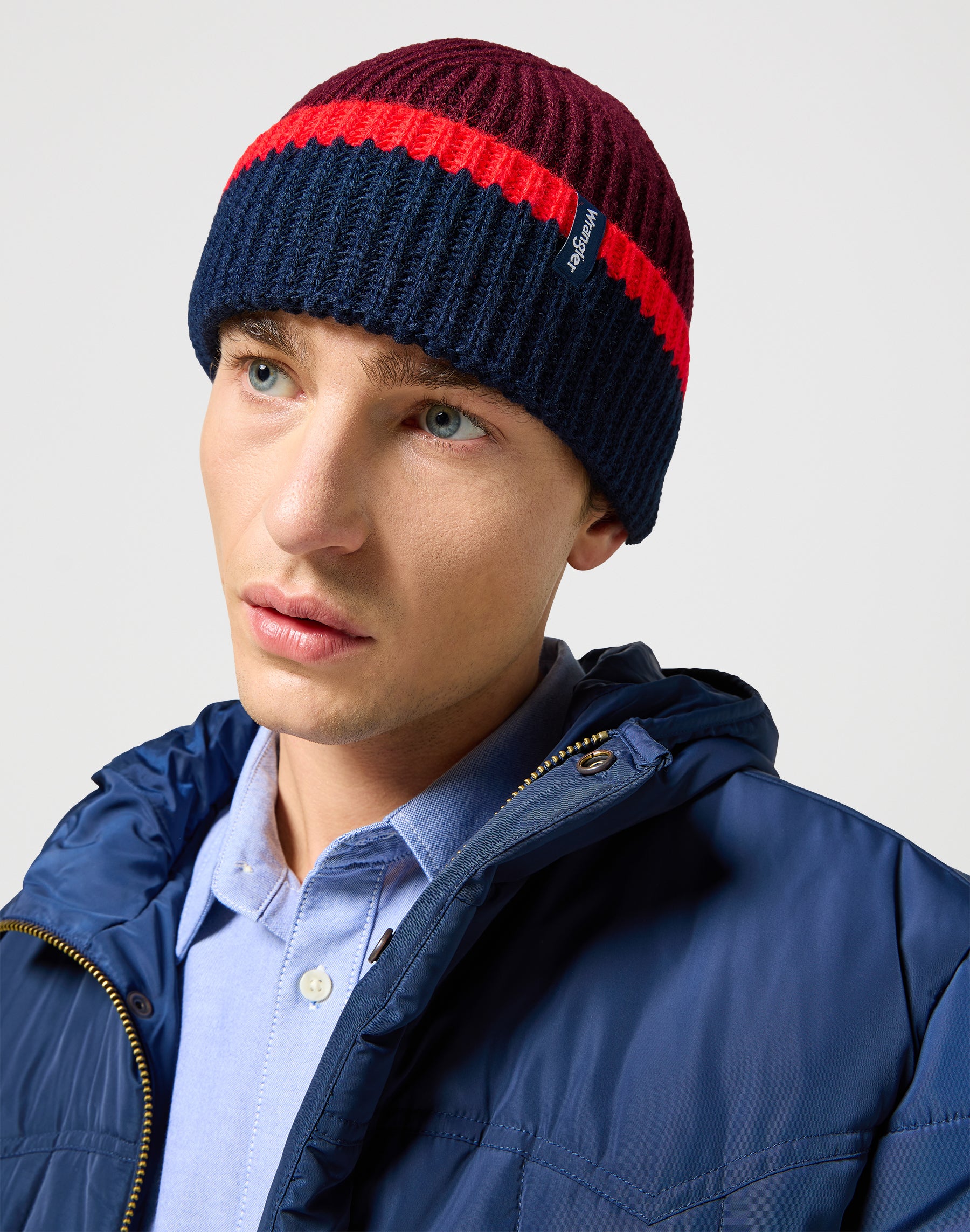 Sign Off Beanie in Dahlia Mützen Wrangler