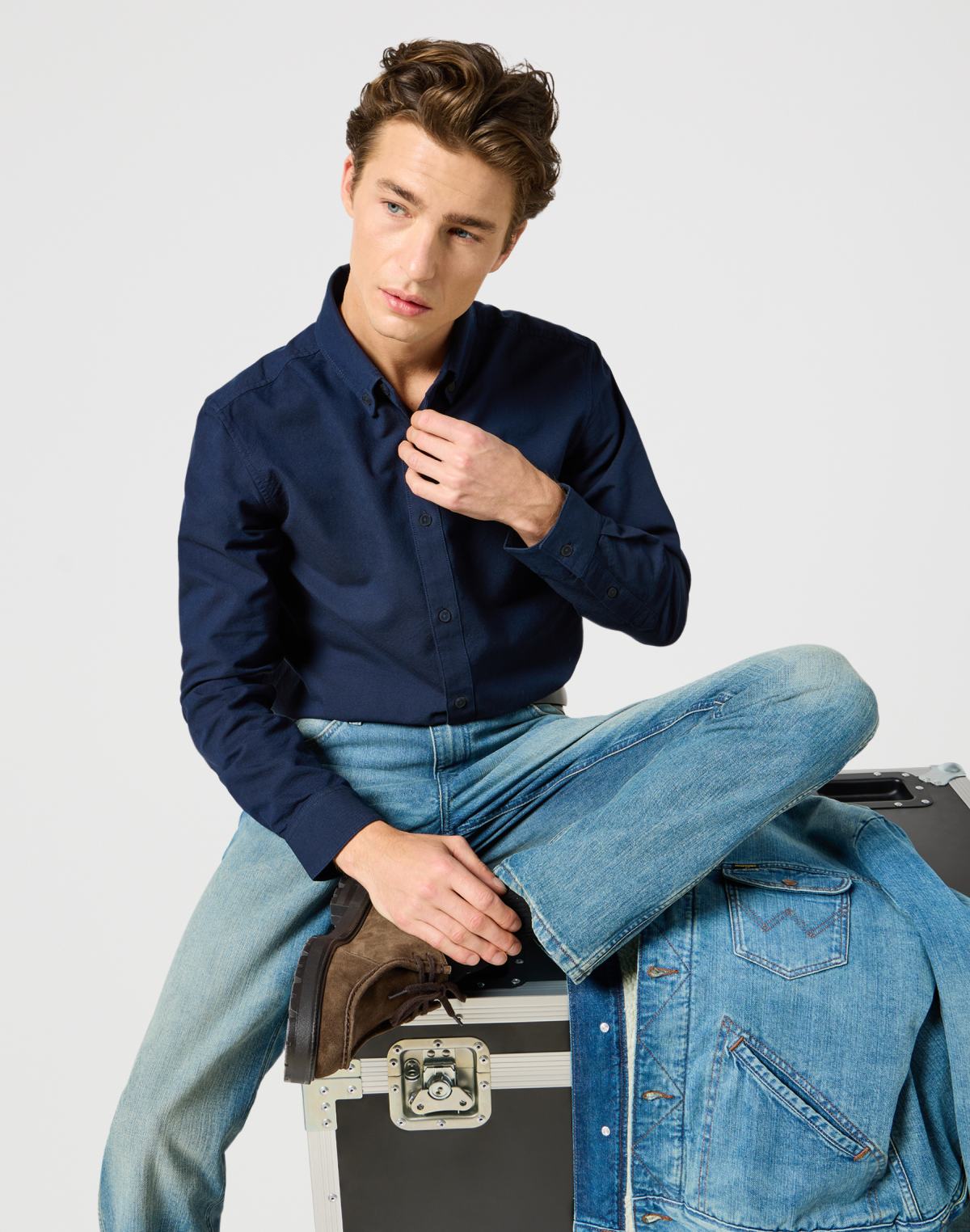 Oxford Shirt in Dark Navy Hemden Wrangler