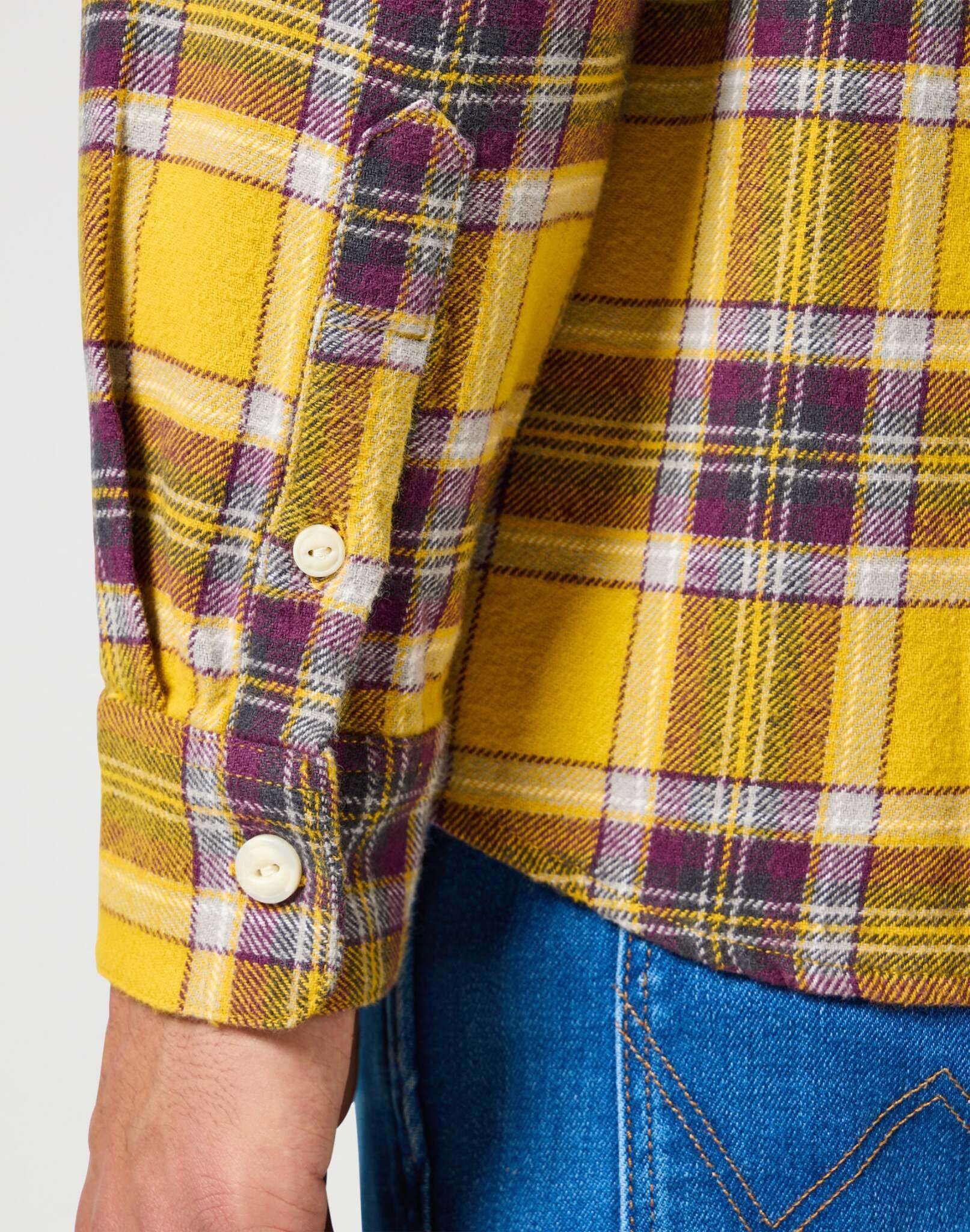 Two Pocket Shirt in Yellow Hemden Wrangler