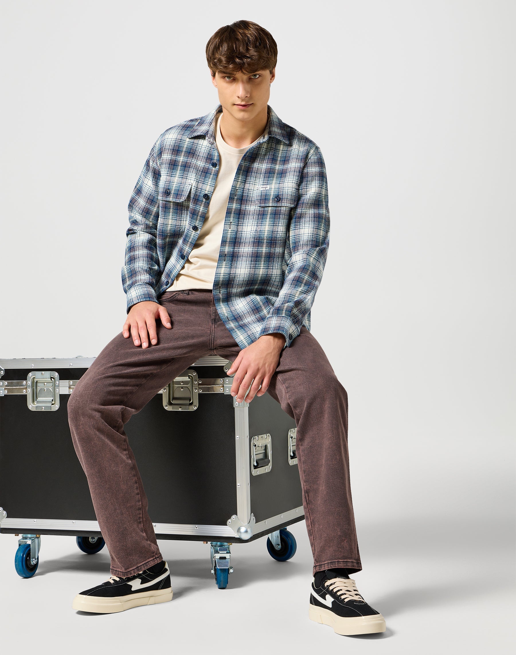 Two Pocket Shirt in Blue Grey Hemden Wrangler