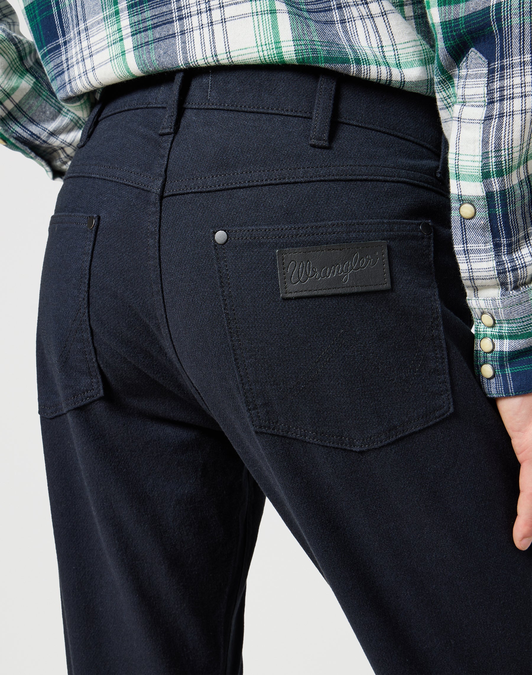 Greensboro in Dark Navy Hosen Wrangler