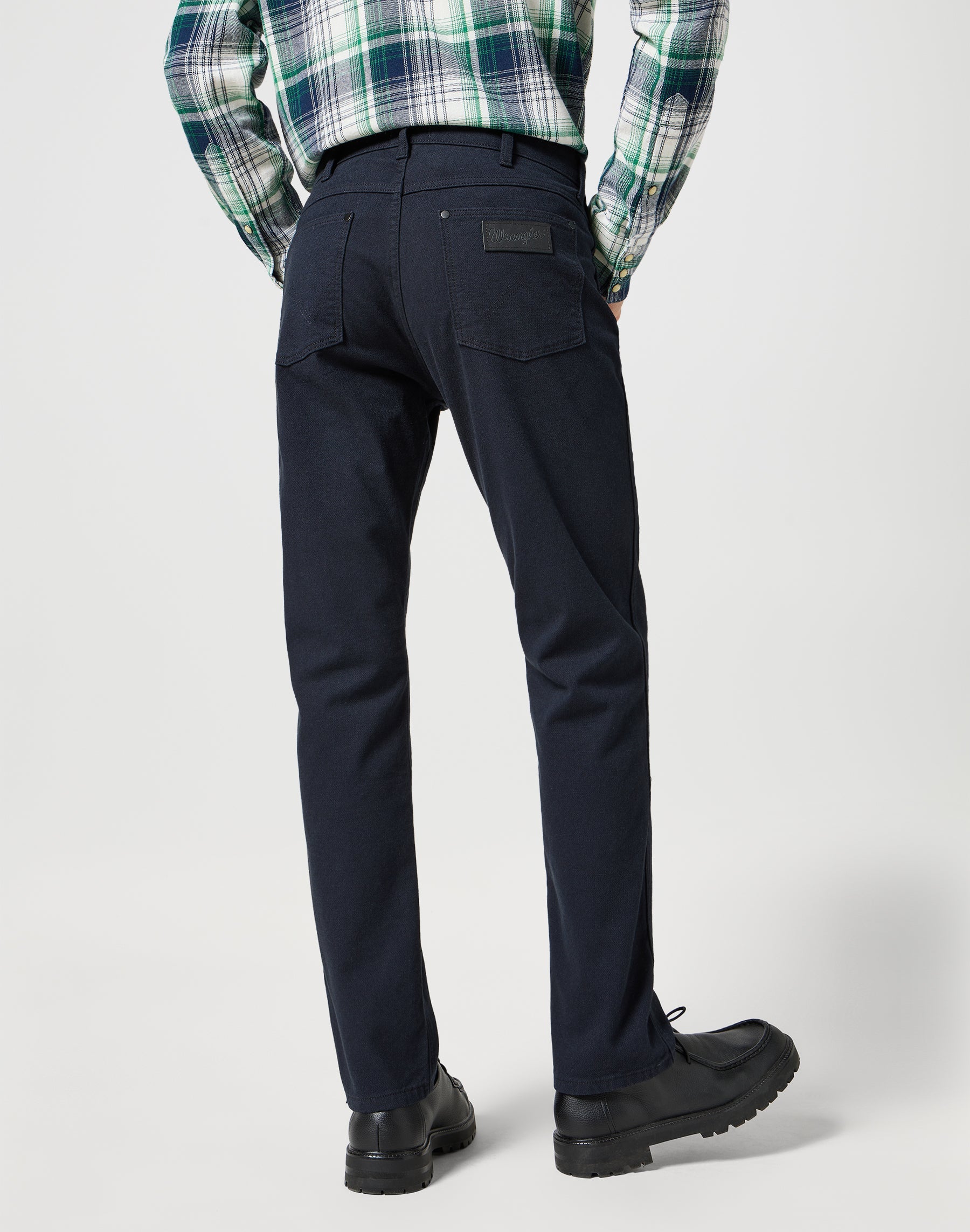 Greensboro in Dark Navy Hosen Wrangler