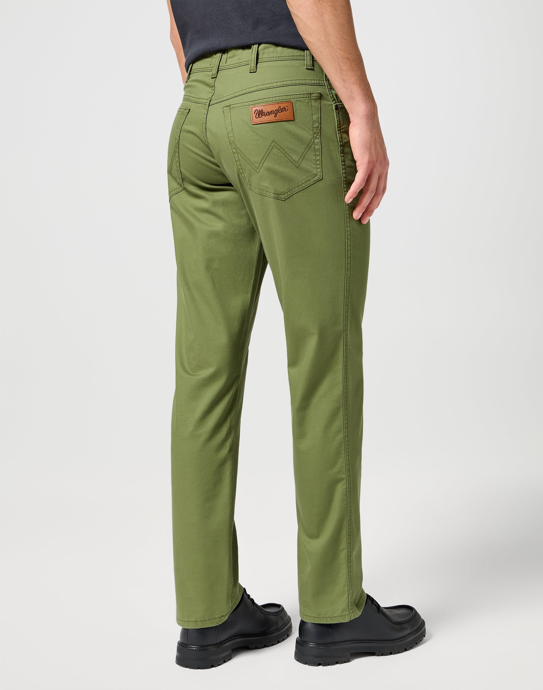Texas in Dusty Olive Hosen Wrangler