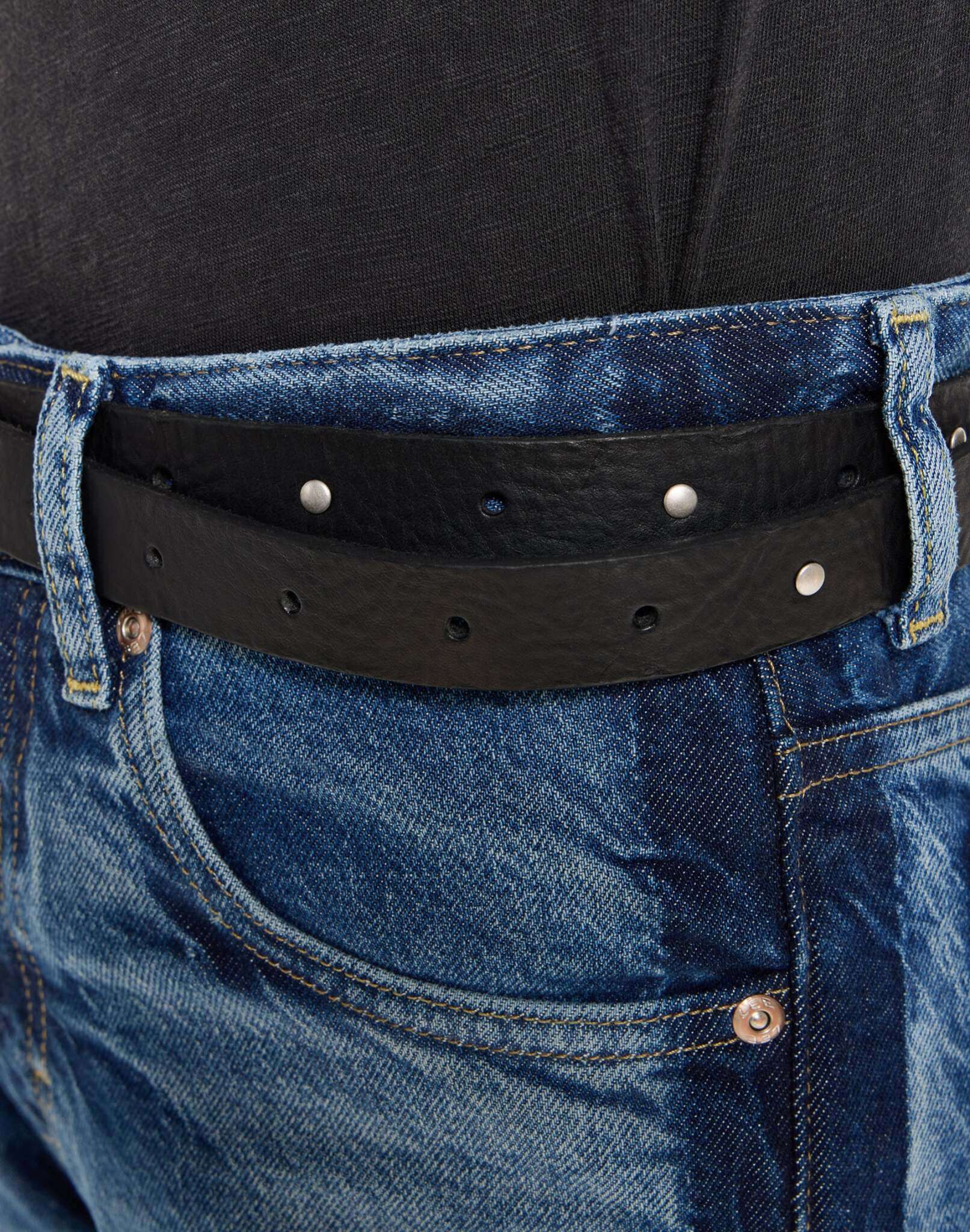 Studded Belt in Black Gürtel Lee
