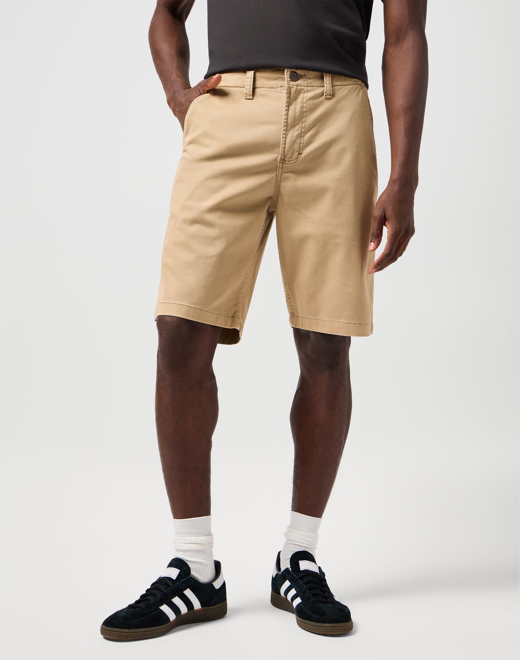 Chino Short in Plaza Taupe Chinoshorts Wrangler