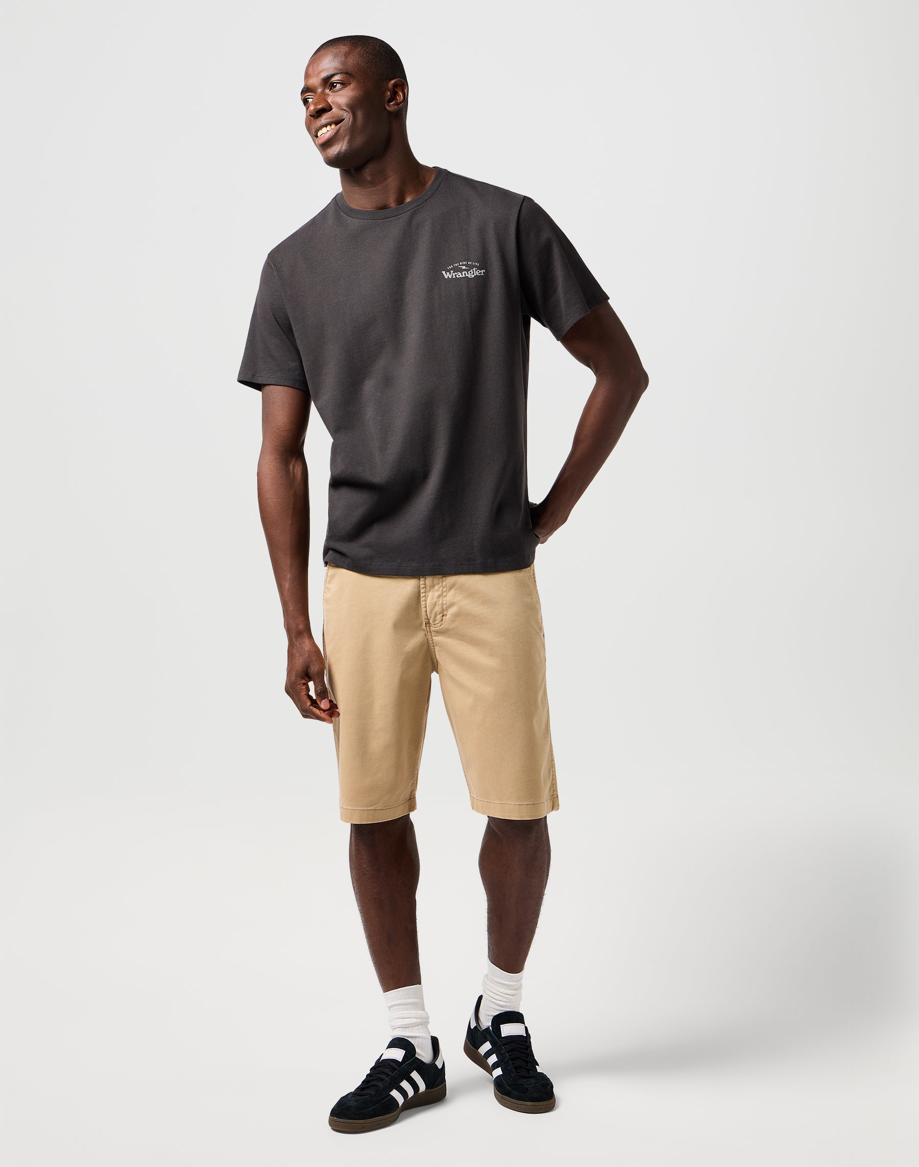 Chino Short in Plaza Taupe Chinoshorts Wrangler