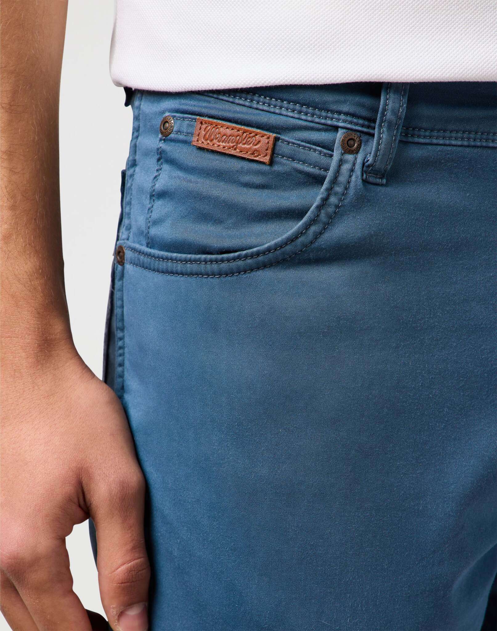 Texas Slim in China Blue Hosen Wrangler