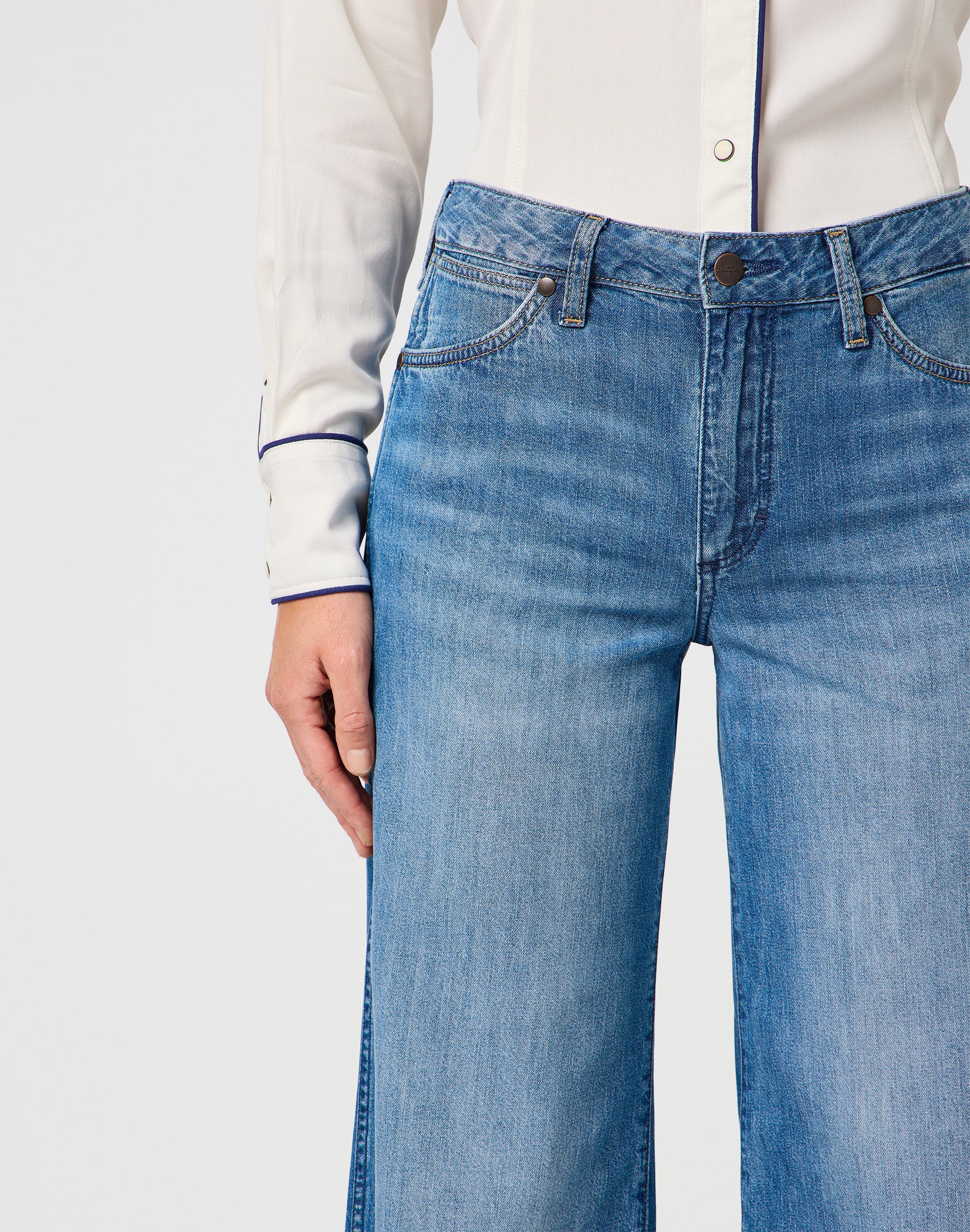 World Wide in Light Hand Jeans Wrangler