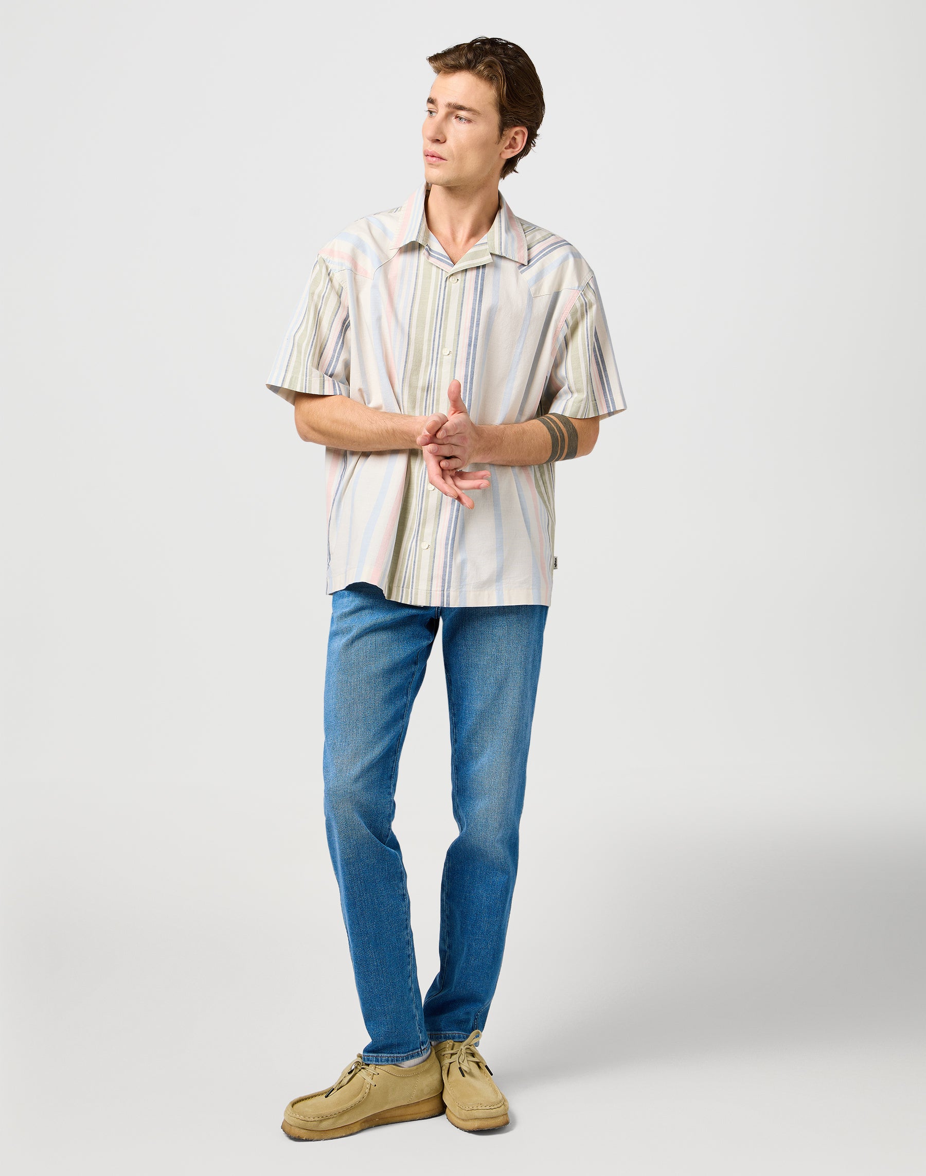 Ss W Resort Shirt in Natural Stripe Hemden Wrangler