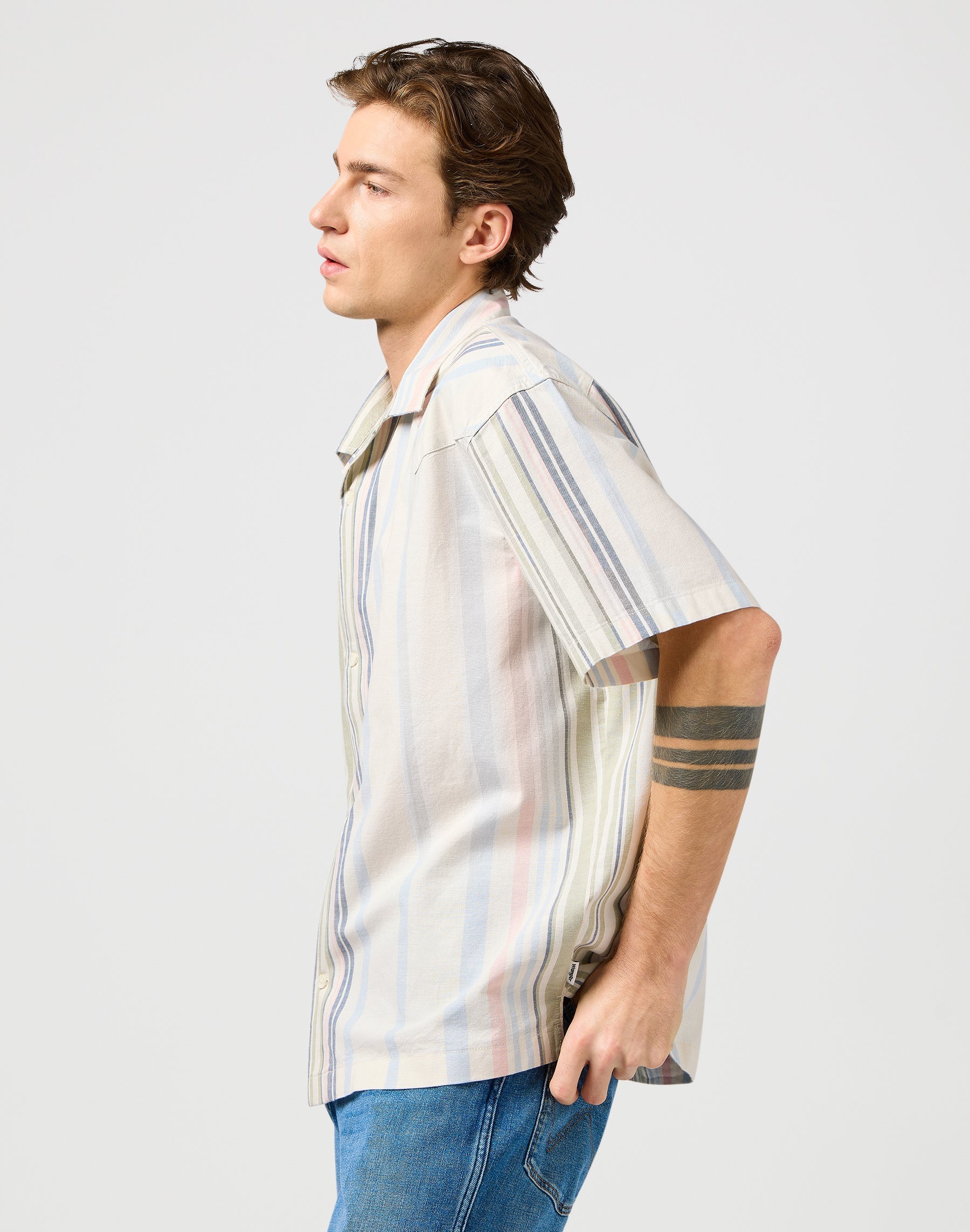 Ss W Resort Shirt in Natural Stripe Hemden Wrangler