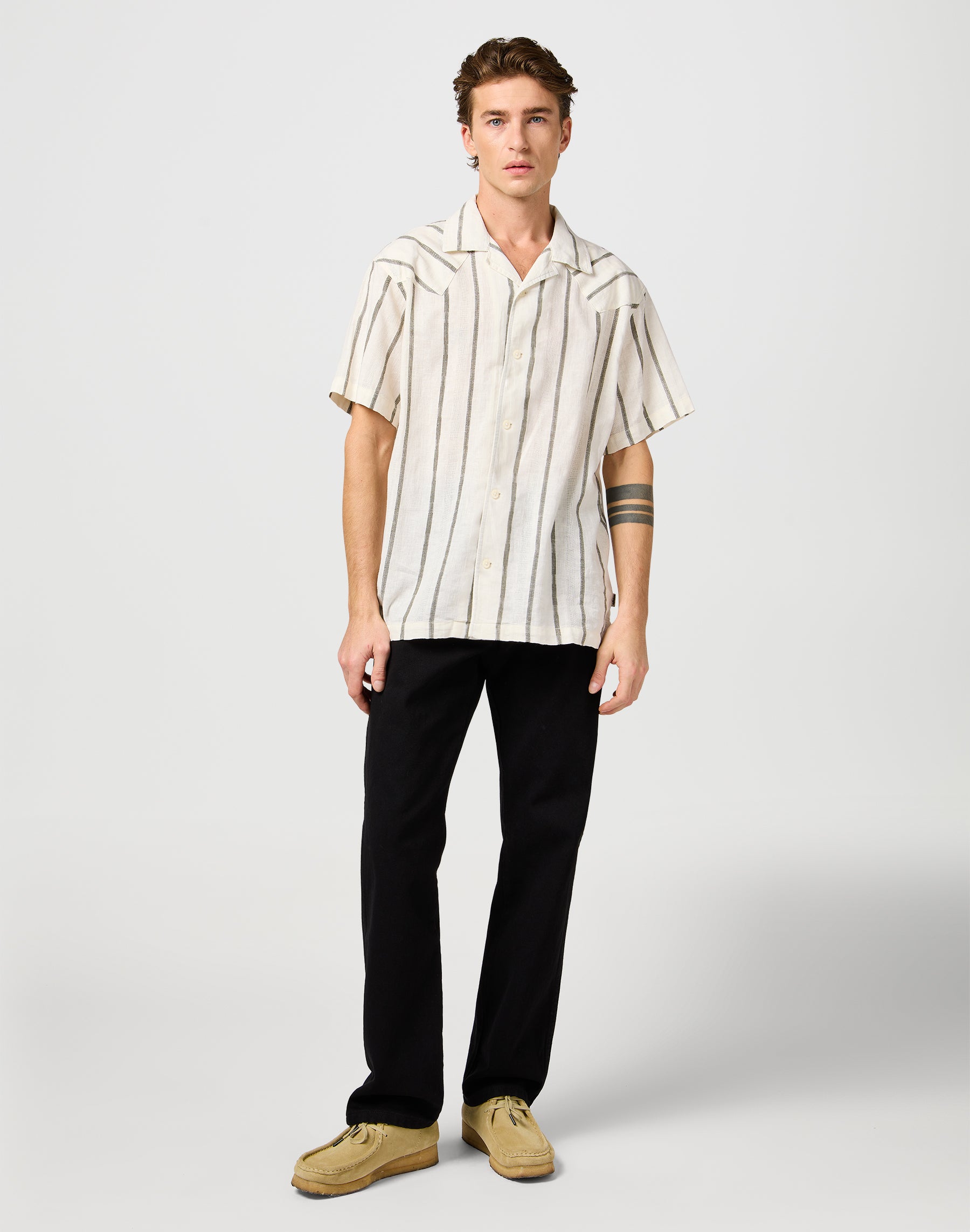 Ss W Resort Shirt in Natural Stripe Hemden Wrangler
