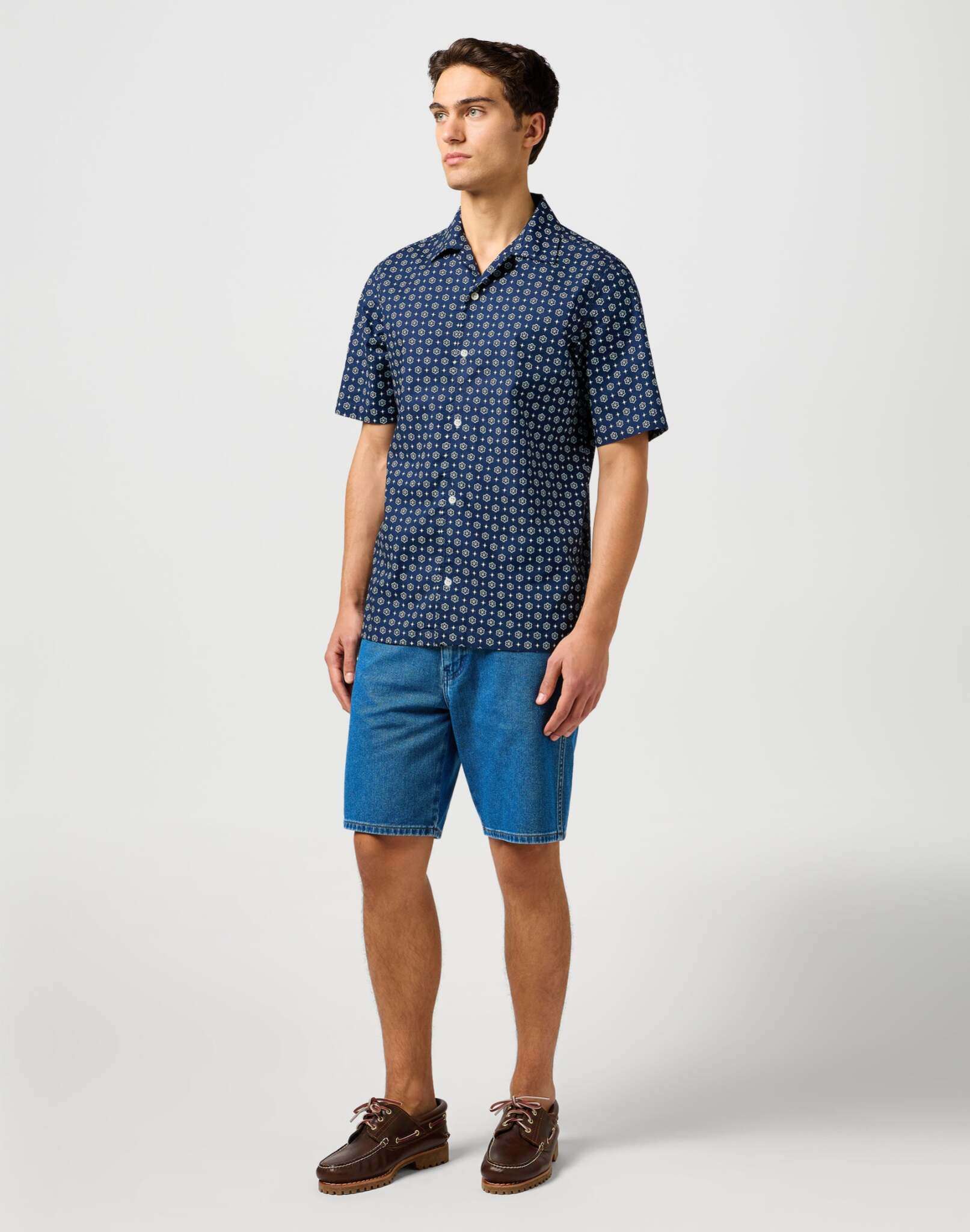 Ss Resort Shirt in Blue Geo Hemden Wrangler