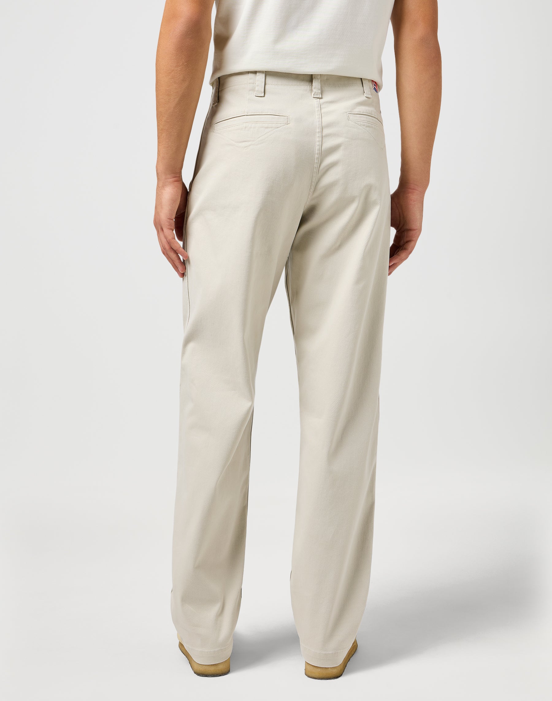 Casey Jones Rel Chino Pant in Pelican Hosen Wrangler
