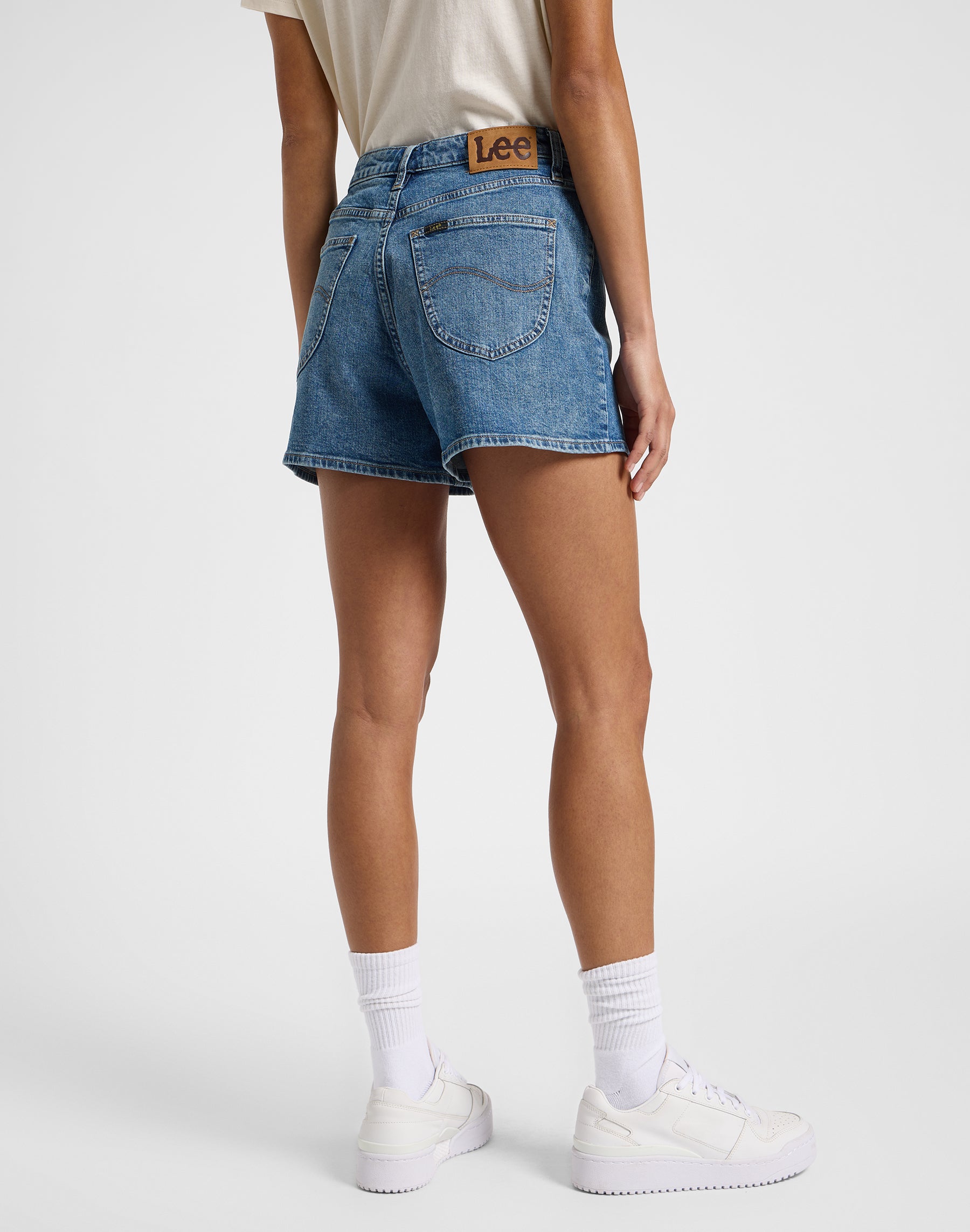 Carol Short in Blue Wire Jeansshorts Lee