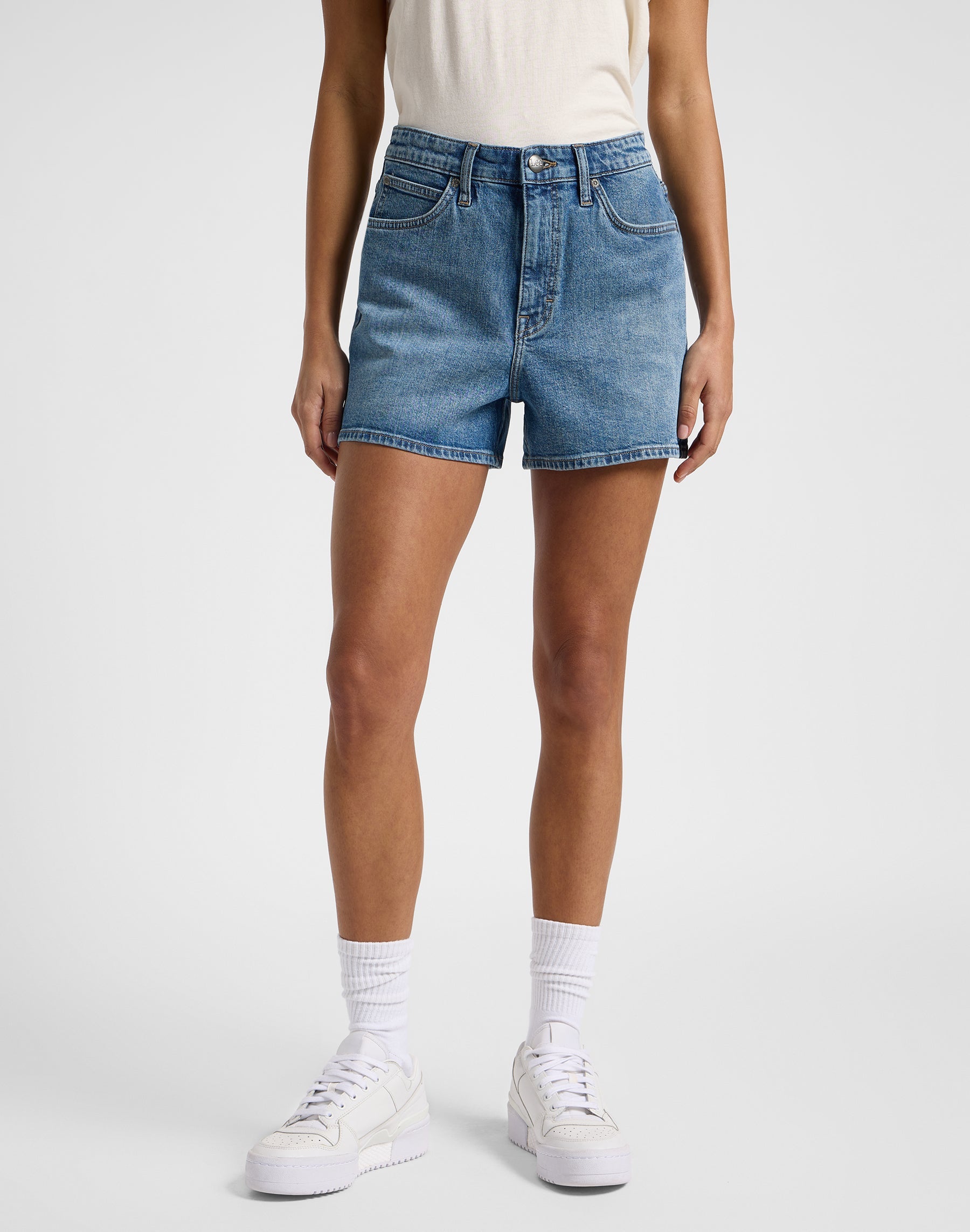 Carol Short in Blue Wire Jeansshorts Lee