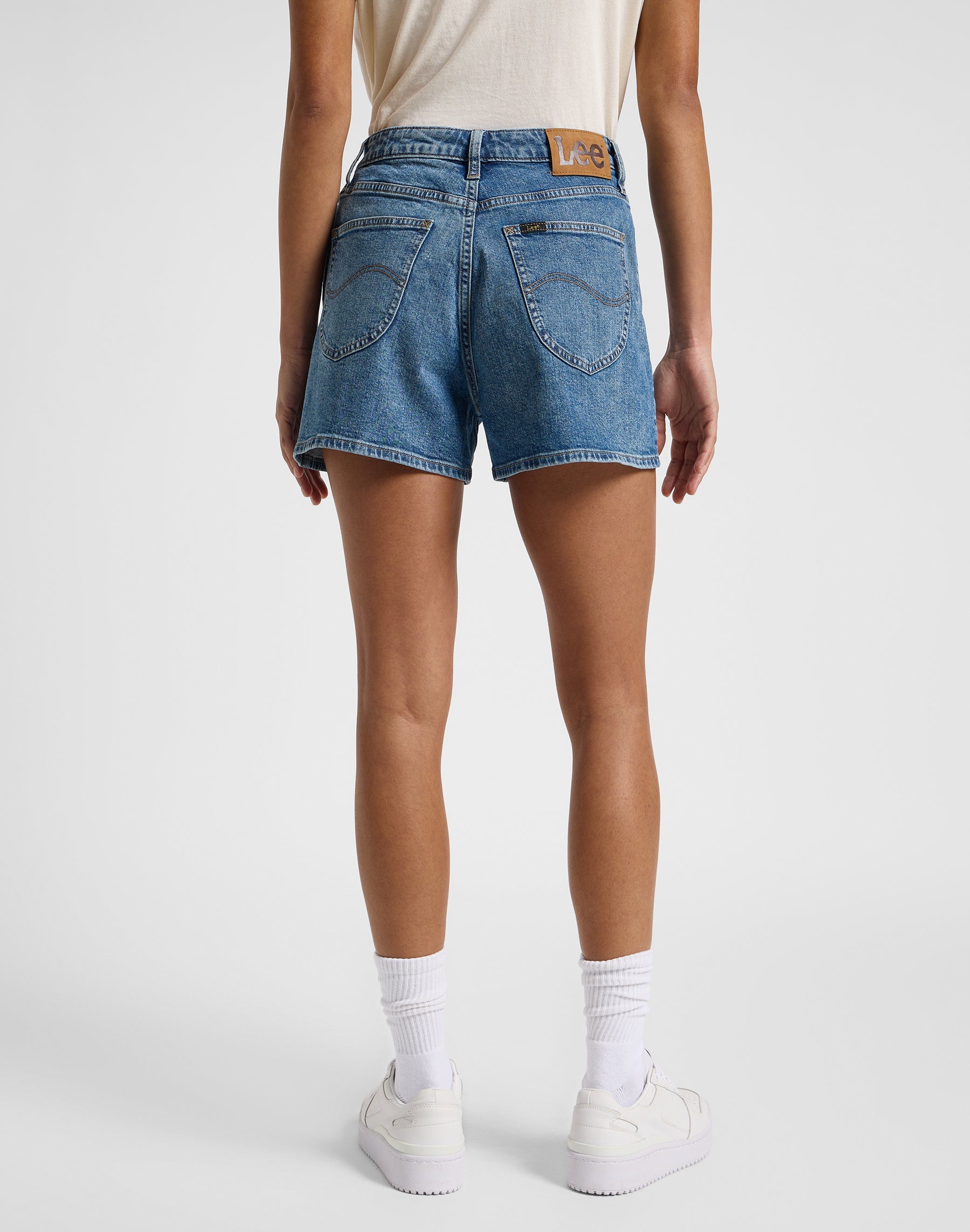 Carol Short in Blue Wire Jeansshorts Lee