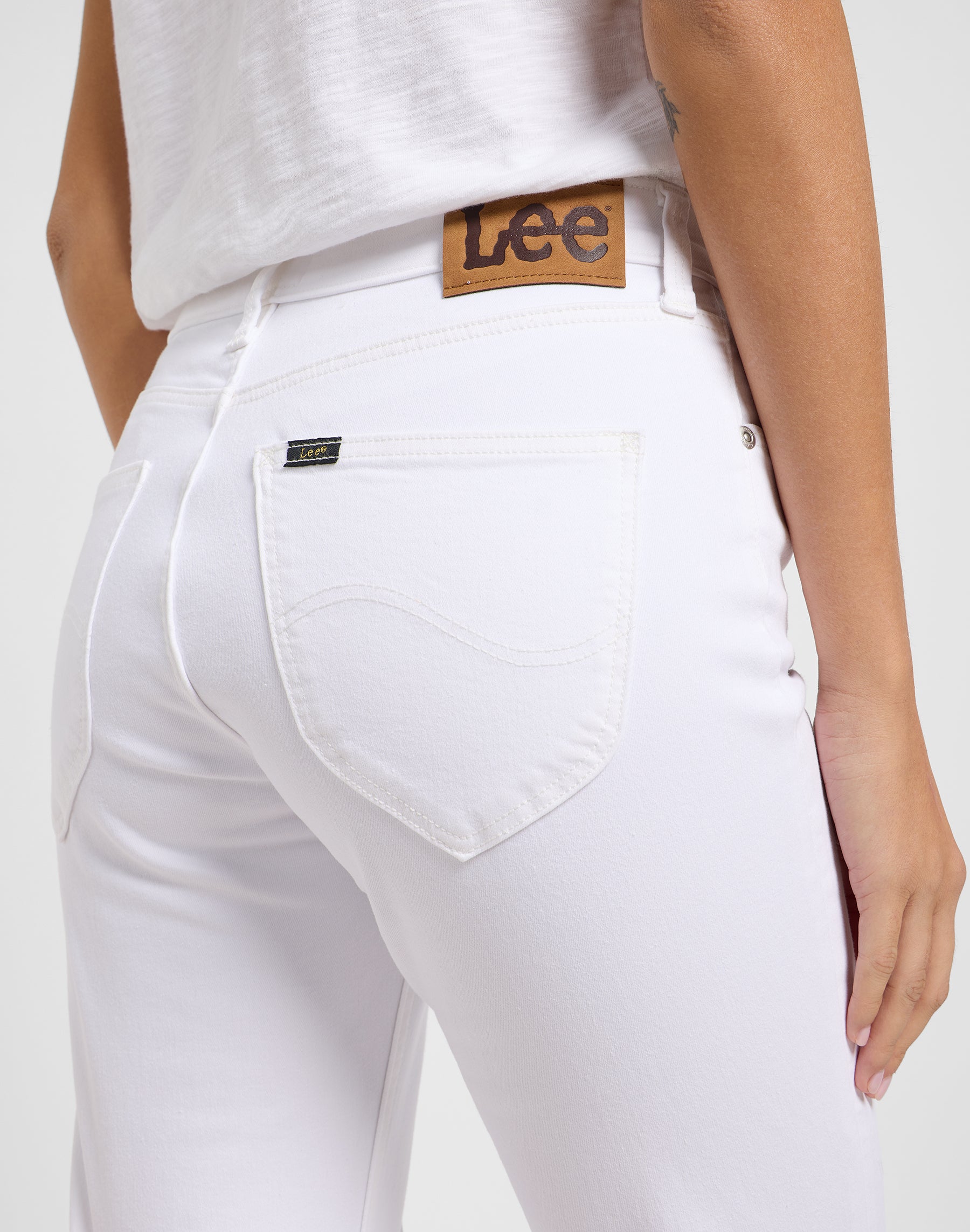Marion Straight in Bright White Jeans Lee